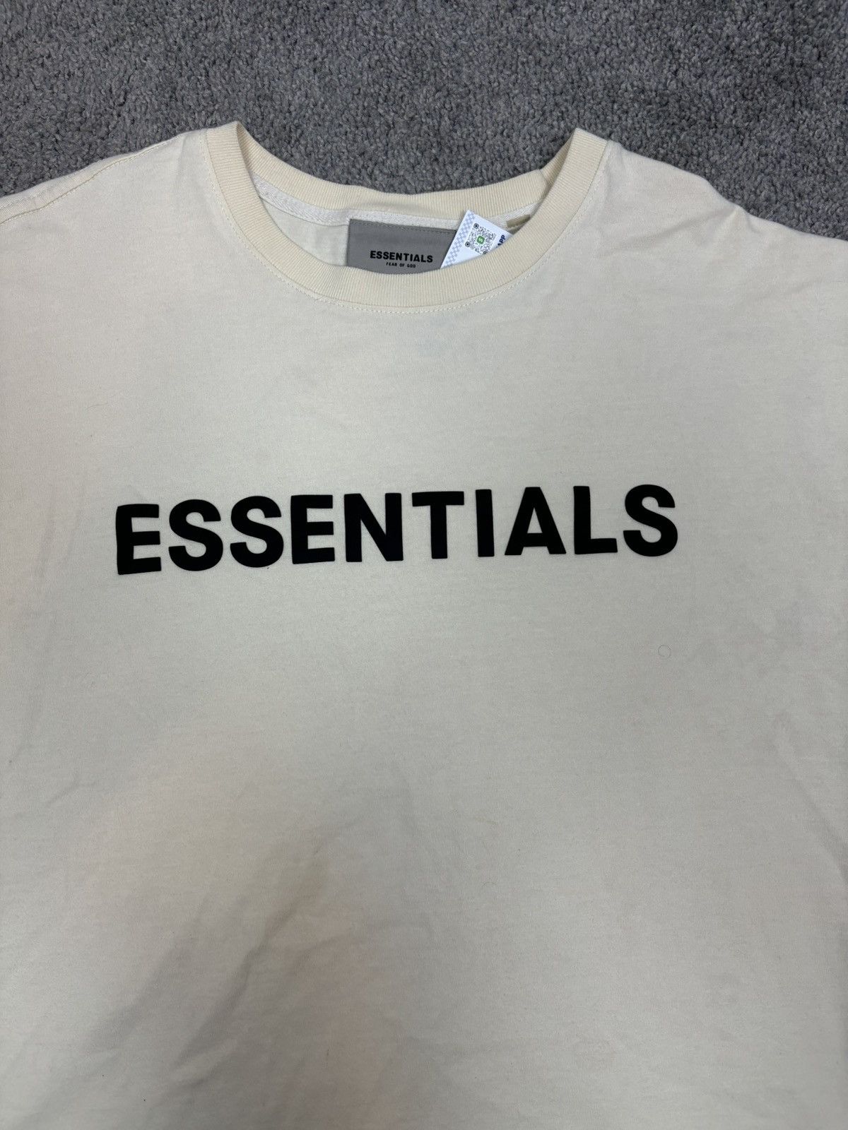 Essentials Fear of God essentials short sleeve tee buttercream Size US M / EU 48-50 / 2 - 3 Thumbnail