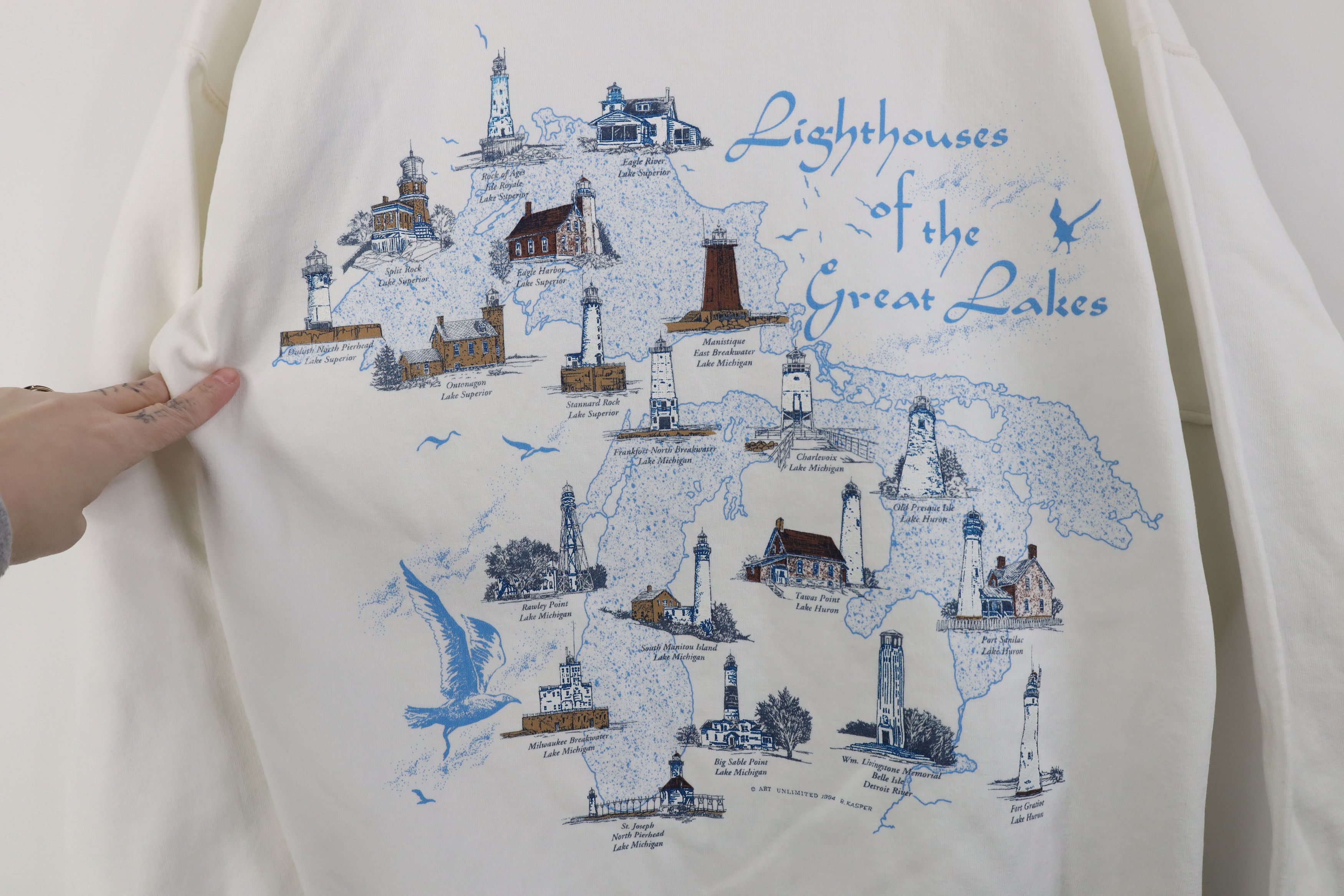 Vintage Vintage 90s Streetwear Lighthouse of the Lakes Sweatshirt Size US L / EU 52-54 / 3 - 4 Thumbnail