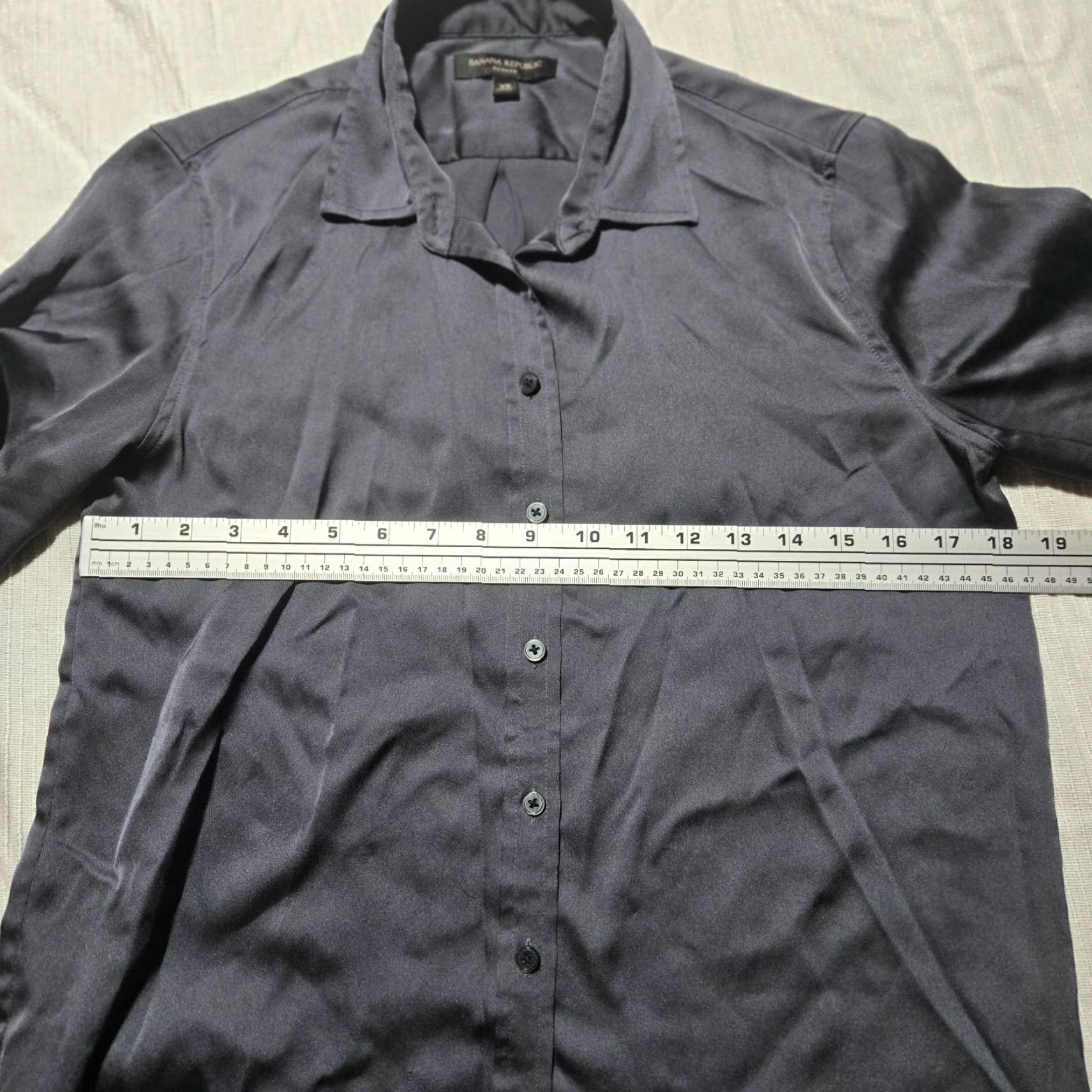 Banana Republic Banana Republic Shirt Adult XS Solid Black Lightweight Button-Up Top Womens Shirt XS Black Banana Republic Solid Lightweight Button-Up Shirt Top Women Size XS / US 0-2 / IT 36-38 - 4 Thumbnail