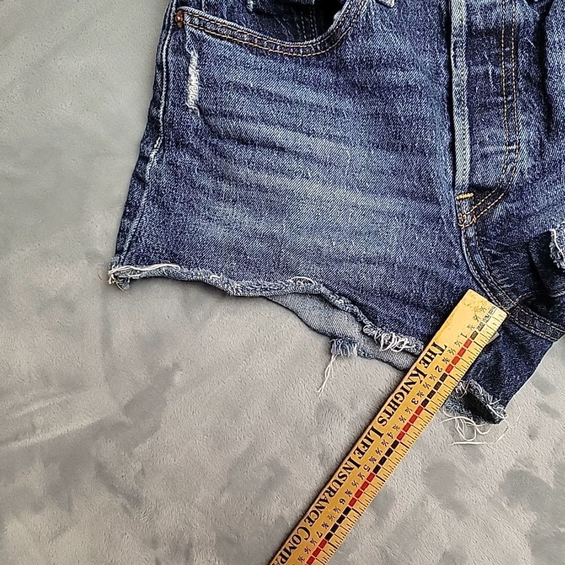 Levi's Levis 501 Denim Shorts Women 26 Blue Distressed Cut-Off Raw Hem Festival Y2K Mini Size 26" / US 2 / IT 38 - 8 Thumbnail