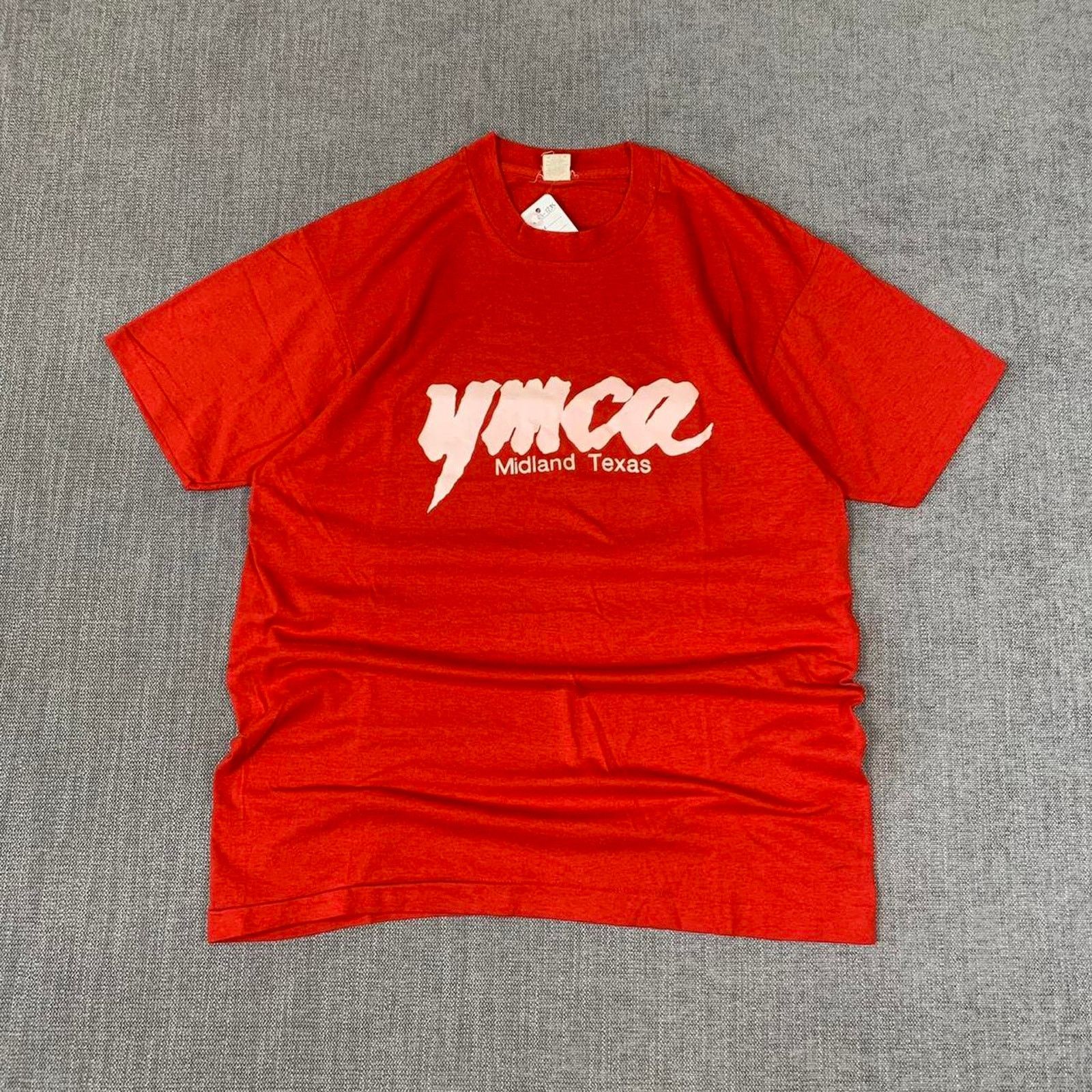 Vintage Vintage Ymca Midland Texas red t-shirt Size US XL / EU 56 / 4 - 1 Thumbnail