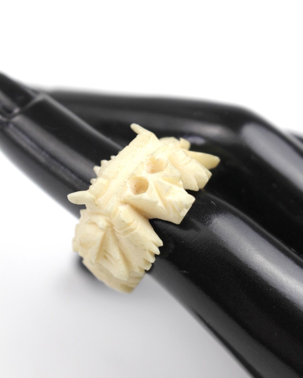 If Six Was Nine 1990S HAND-CARVED FISH BONE SKULL RING Size ONE SIZE - 2 Thumbnail