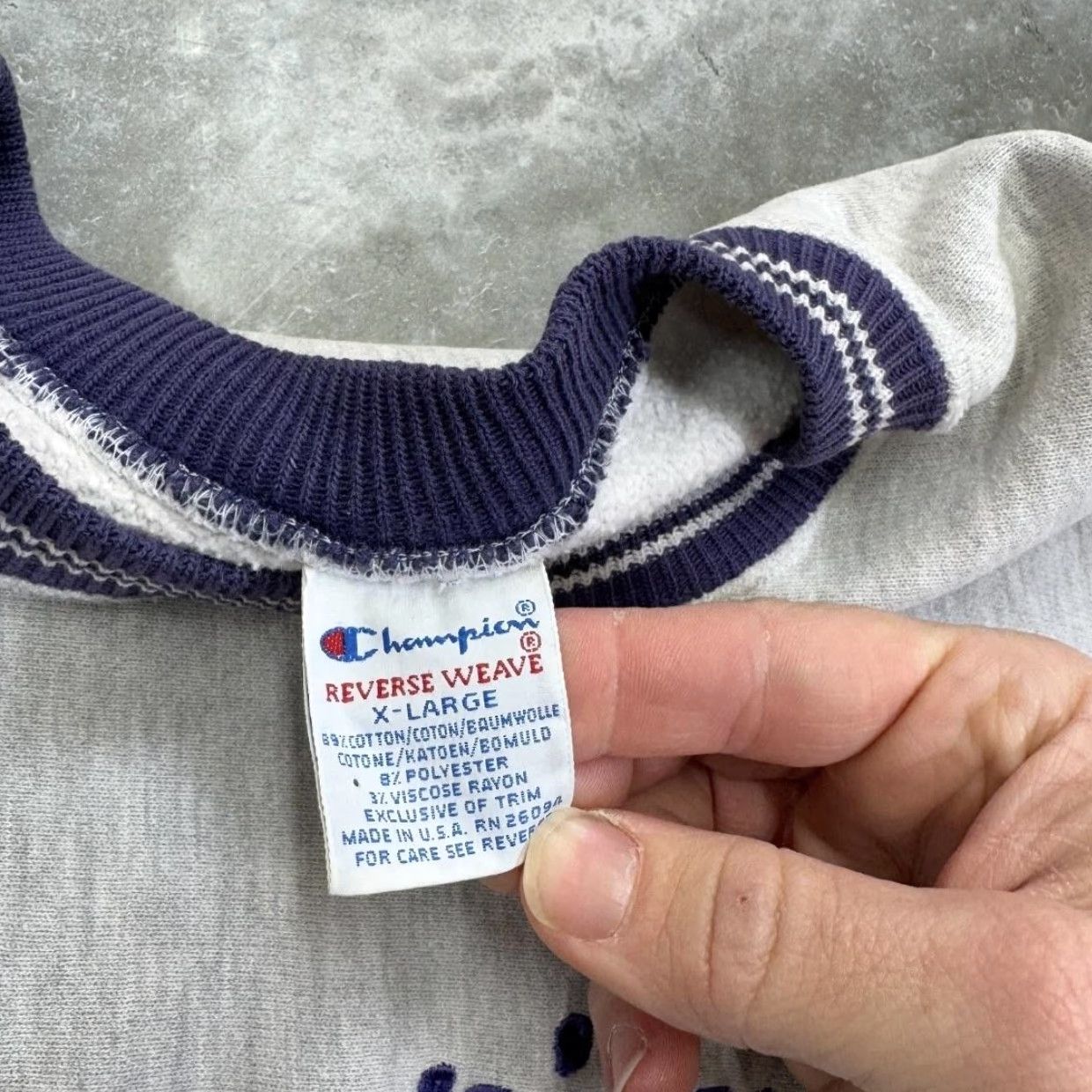 Champion VINTAGE Champion Sweatshirt Mens XL Gray Reverse Weave USA 90s Embroidered Logo Size US XL / EU 56 / 4 - 4 Thumbnail