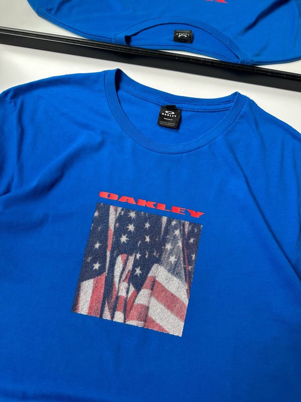 Oakley 00’s Vintage Oakley Rare American Flag Logo T Shirt Size US L / EU 52-54 / 3 - 4 Thumbnail