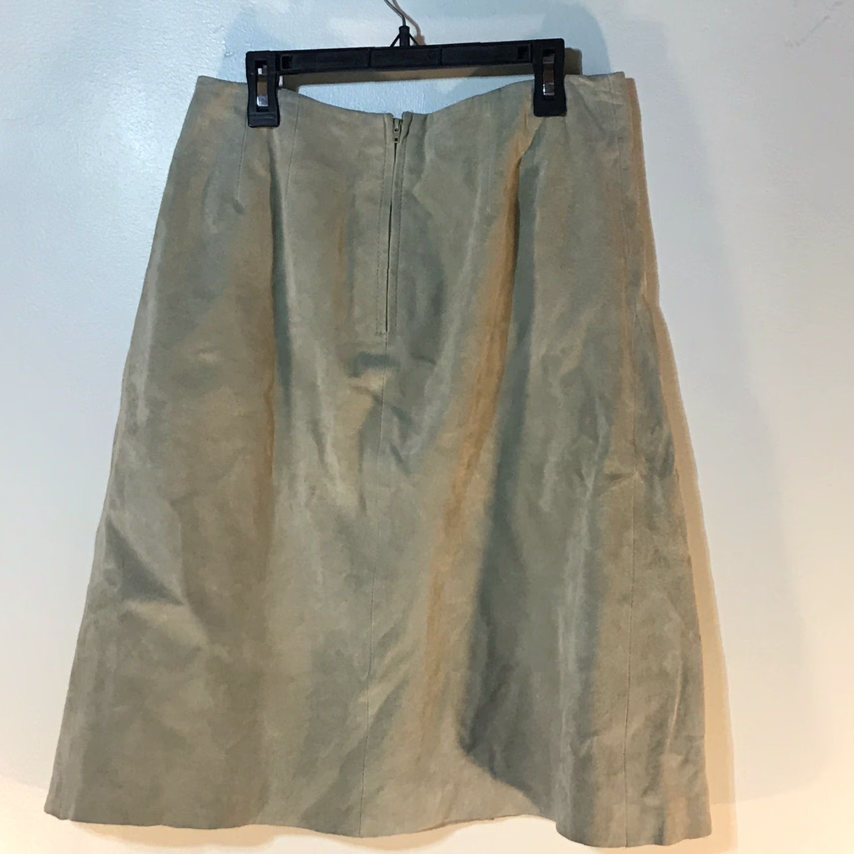 Vintage Newport News Women's Leather Suede Fit & Flare Skirt Size 8 Green Knee Length Dressy Summer Spring Size 30" / US 8 / IT 44 - 2 Thumbnail