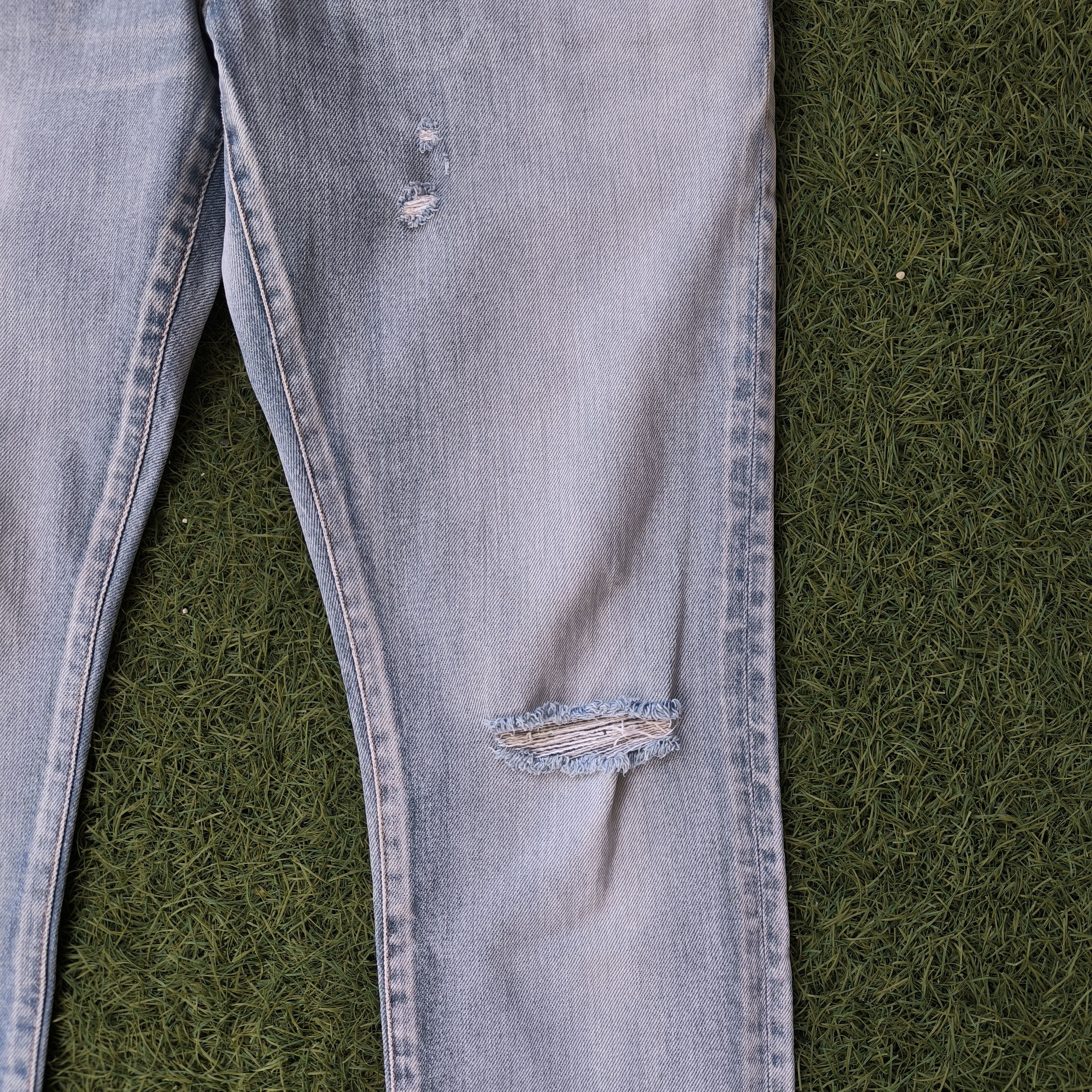 Saint Laurent Paris Saint Laurent Light Wash Distressed Jeans Made in Japan Size US 32 / EU 48 - 4 Thumbnail