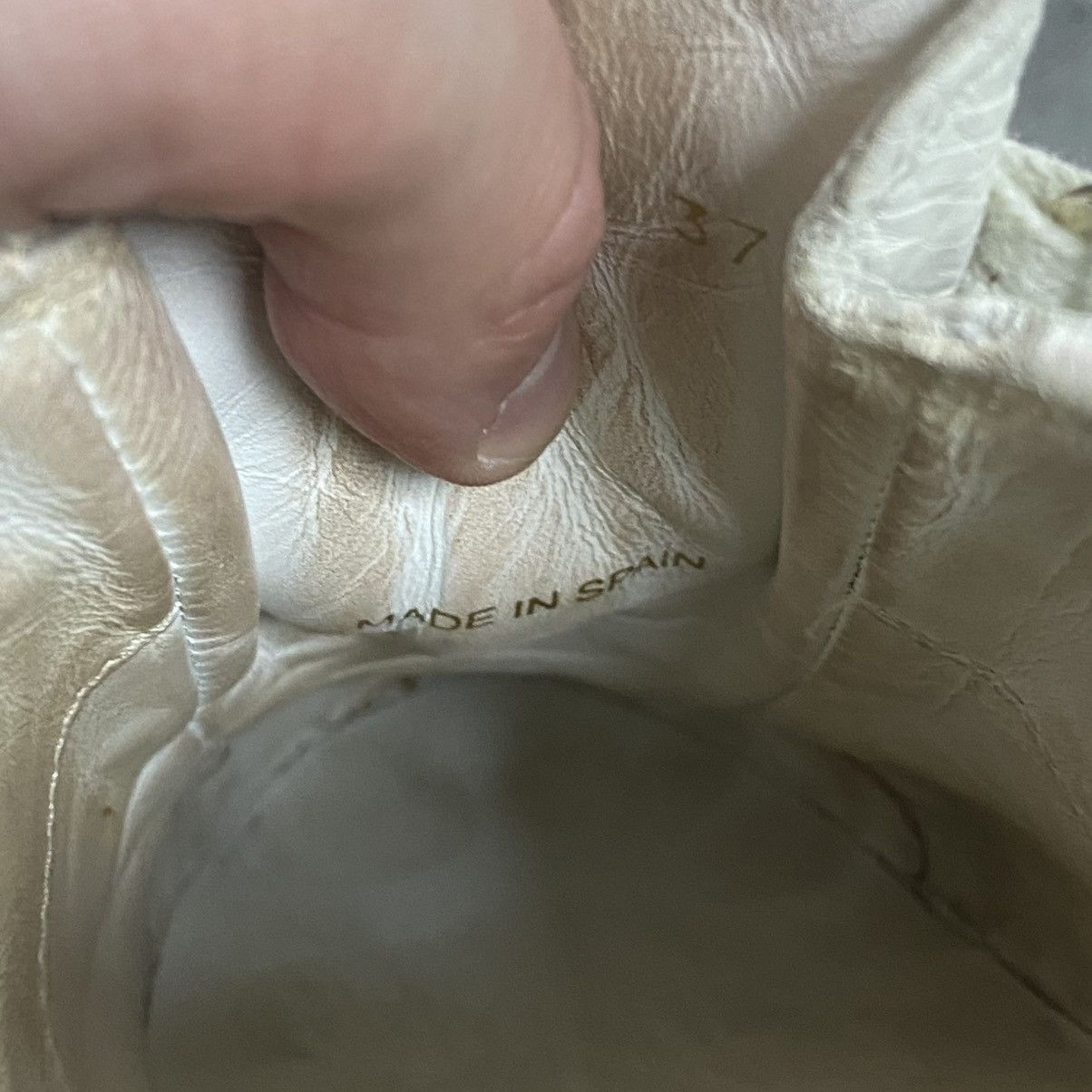Balenciaga Balenciaga Arena Low Top White Leather Shoes With Box Luxury Size US 5.5 / EU 38 - 13 Thumbnail