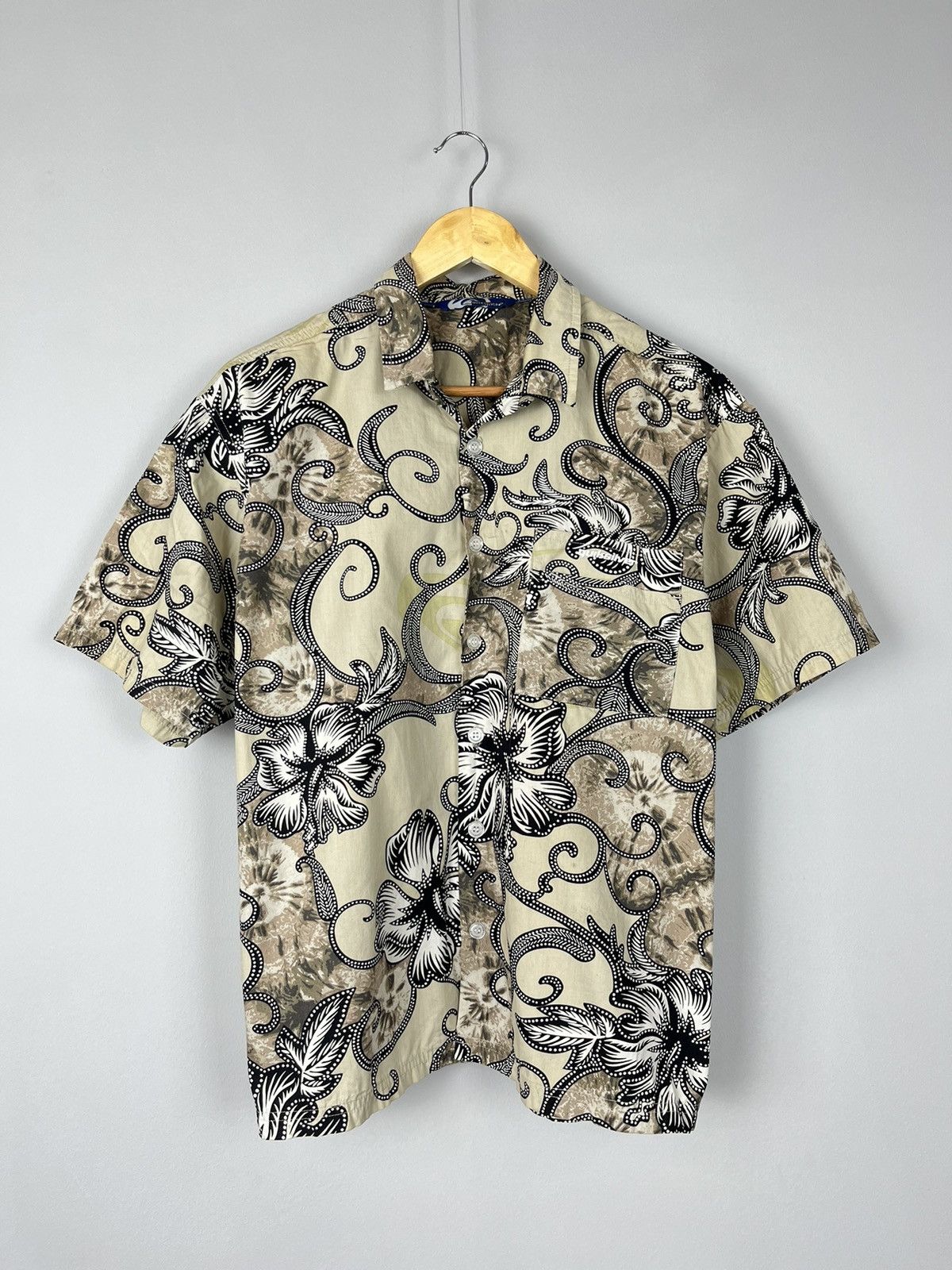 Quiksilver × Vintage Vintage Quiksilver Y2K Streetwear Button Up Surf Style Size US XL / EU 56 / 4 - 1 Thumbnail