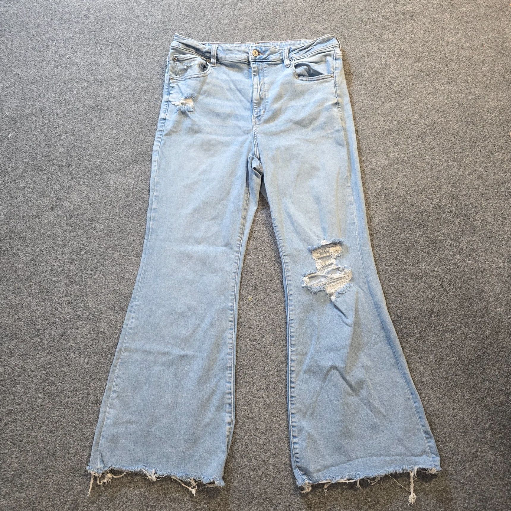 American Eagle Outfitters American Eagle Outfitters Jeans Women Size 18 Blue Super High Rise Flare Distressed Casual Denim 5-Pocket Regular Rise 31 In Inseam Size 40" / US 18 - 2 Thumbnail