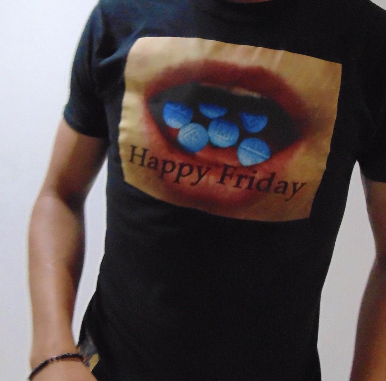 Other Y2K Opium HAPPY FRIDAY TEE Size US M / EU 48-50 / 2 - 3 Thumbnail