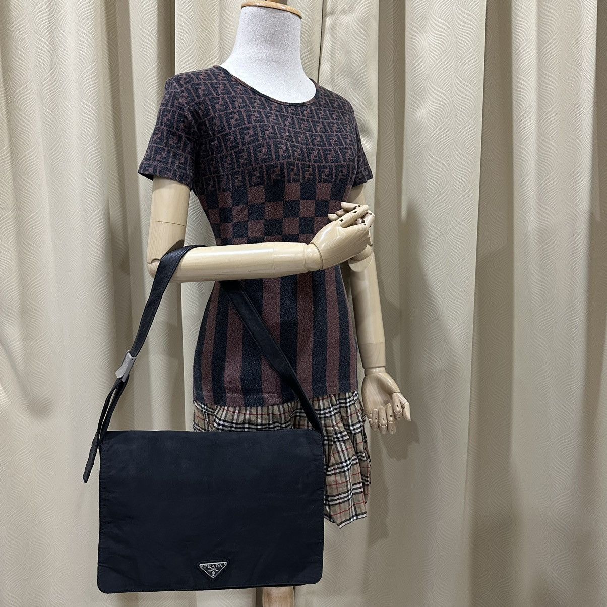 Prada AUTHENTIC PRADA NYLON TRIMMED LEATHER SHOULDER BAG Size ONE SIZE - 19 Thumbnail