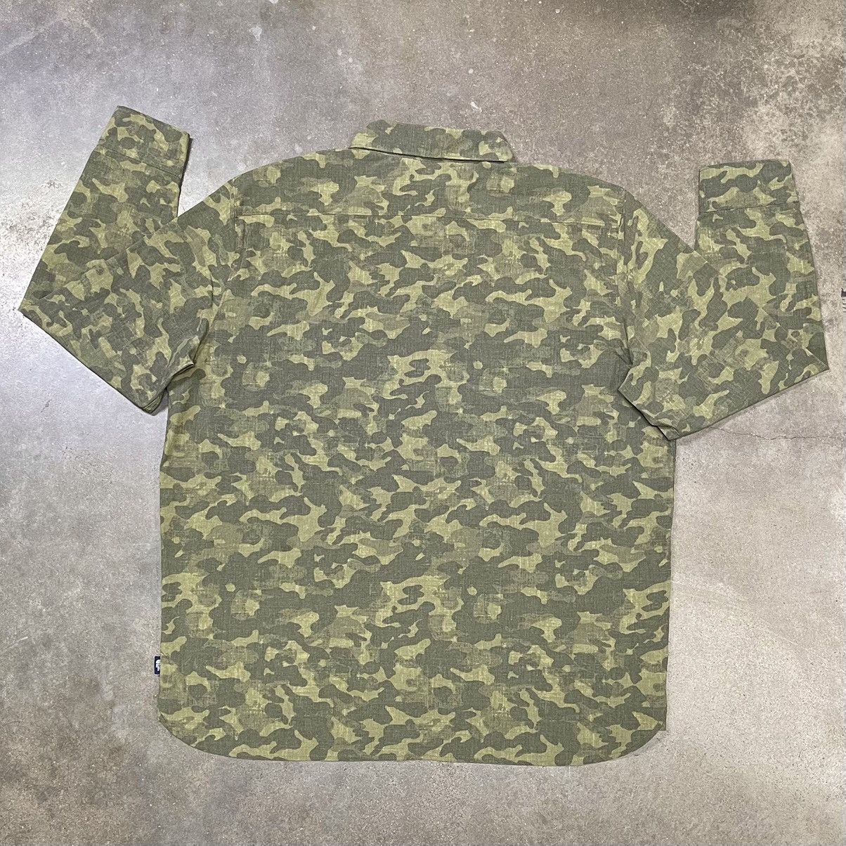 The North Face The North Face Camo Button Up Long Sleeve Shirt Size US XXL / EU 58 / 5 - 3 Thumbnail