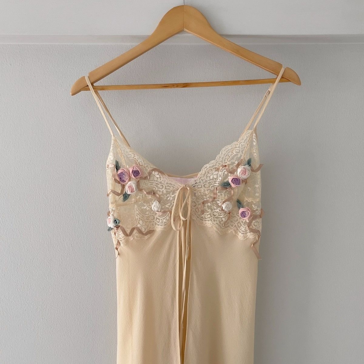 Victoria's Secret Victoria’s Secret Cream Silk Chiffon Camisole (S) Size S / US 4 / IT 40 - 16 Thumbnail