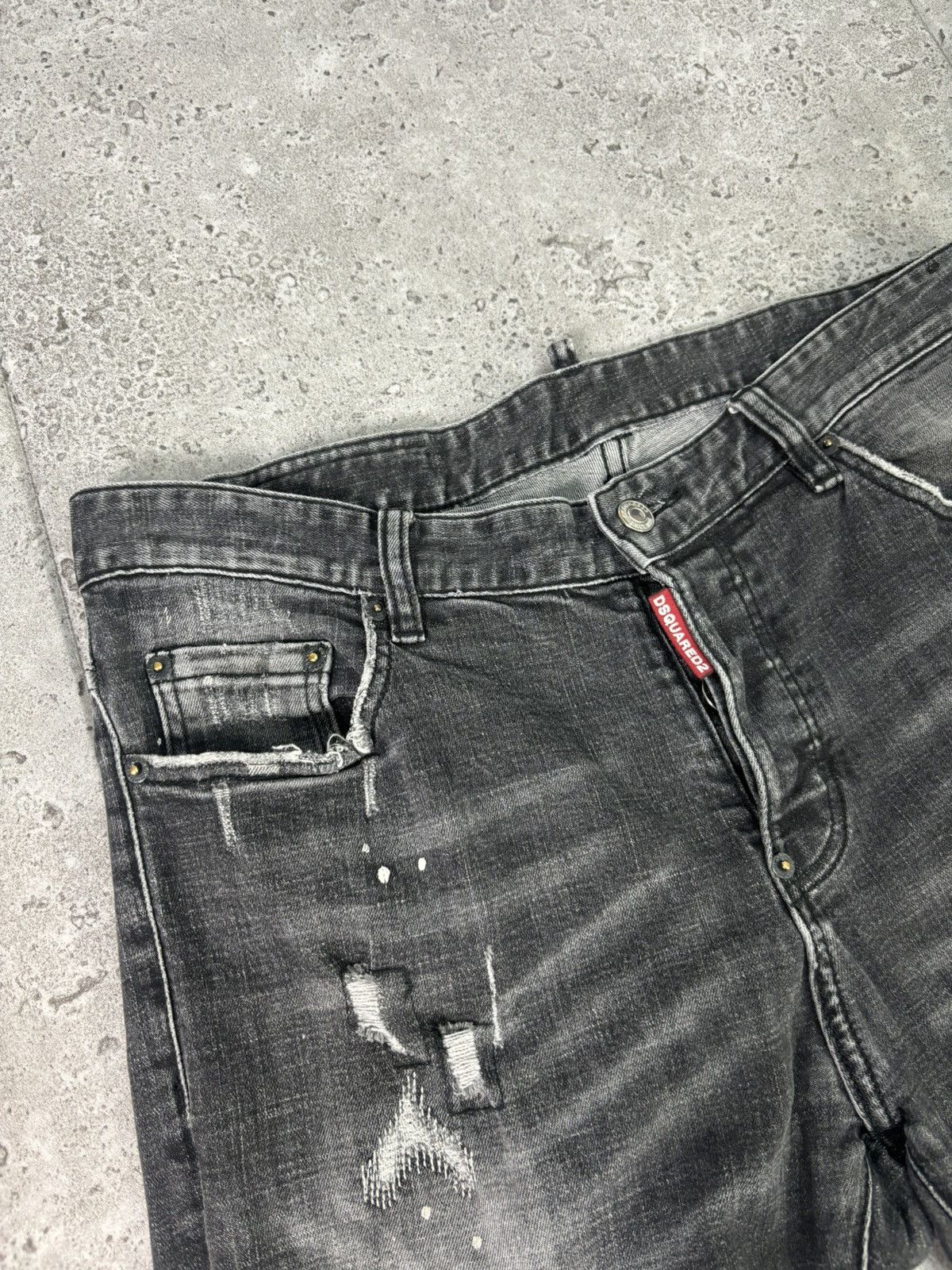 Dsquared2 × Japanese Brand Dsquared2 Paint Splatter Distressed Black Washed Denim Jeans Size US 34 / EU 50 - 4 Thumbnail