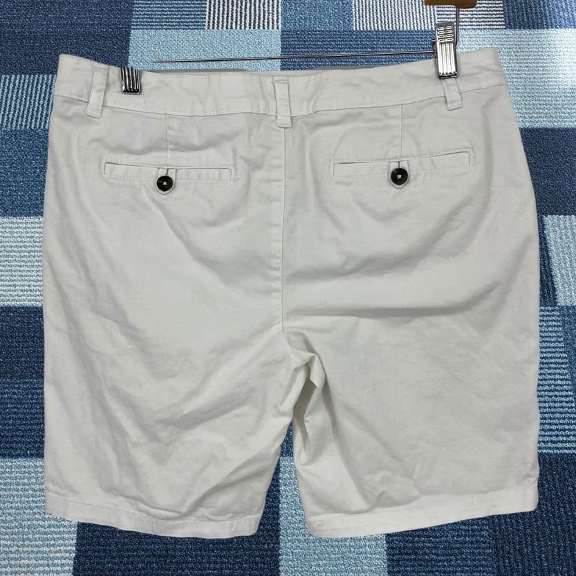 Vintage ana A New Approach Bermuda Shorts White Stretch Cotton Casual Womens Size 8 Quiet Vintage? (Note: No, not vintage) Size 30" / US 8 / IT 44 - 1 Thumbnail