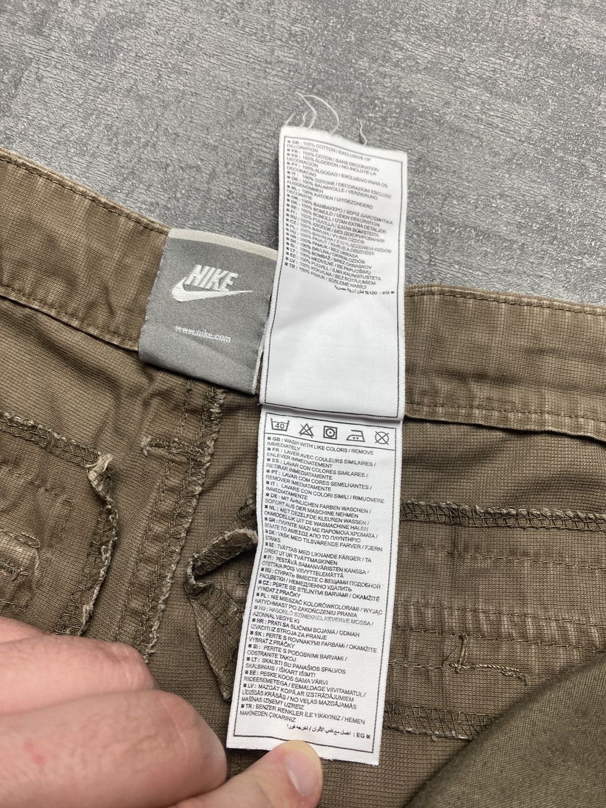 Vintage Vintage Nike Cargo Shorts Mens L Swoosh Y2K Size US 34 / EU 50 - 12 Thumbnail
