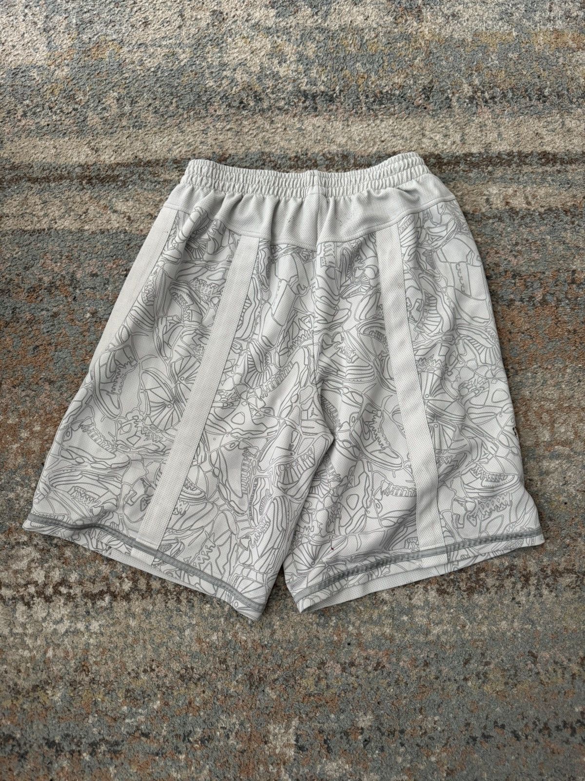 Jordan Brand Super Baggy Thrashed Jordan Hoop Shorts 2XL White Size US 34 / EU 50 - 5 Thumbnail