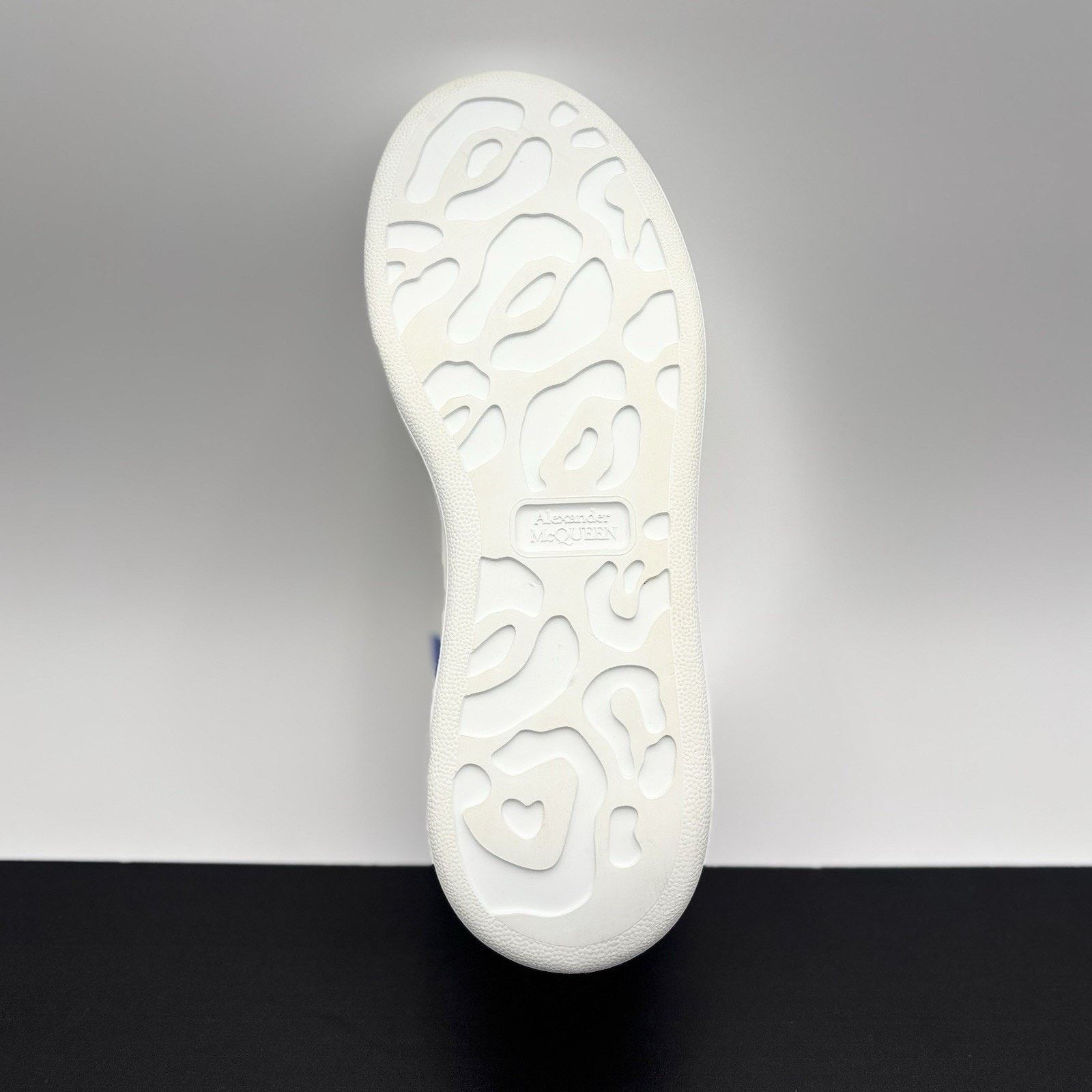 Alexander McQueen Alexander McQueen Oversized ' White Ultramarine' | GREAT! Size US 8 / IT 38 - 17 Thumbnail
