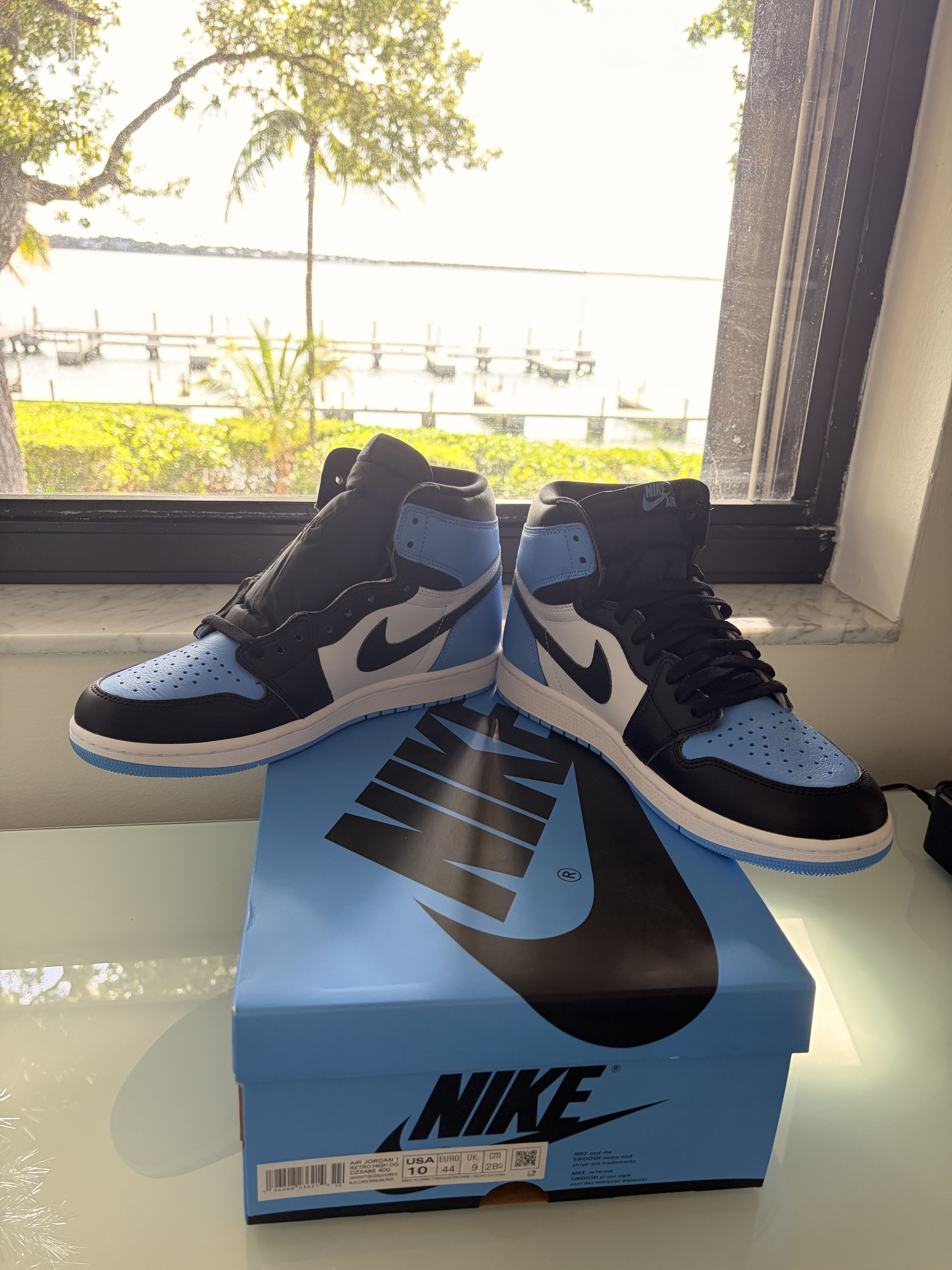 Jordan Brand Jordan 1 Retro High OG UNC Toe Size US 10 / EU 43 - 3 Thumbnail