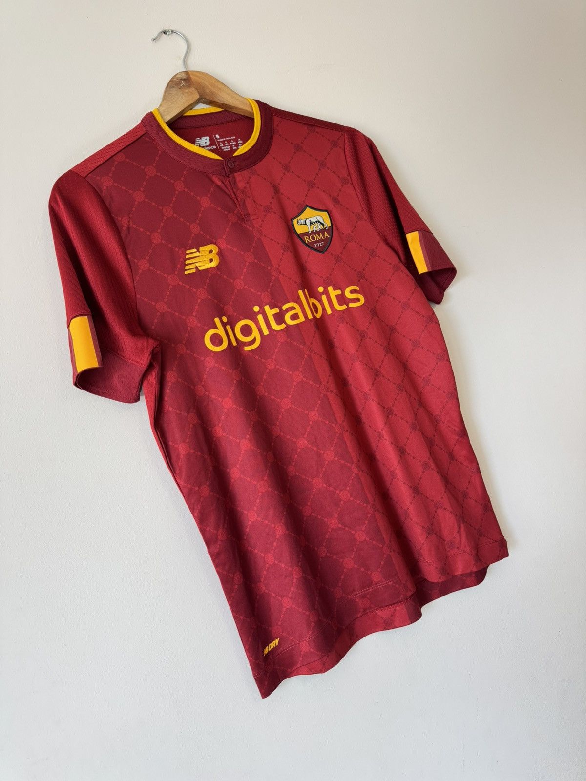 New Balance Roma 2022-2023 Home Soccer Jersey Football Shirt Red Kit Size US S / EU 44-46 / 1 - 4 Thumbnail