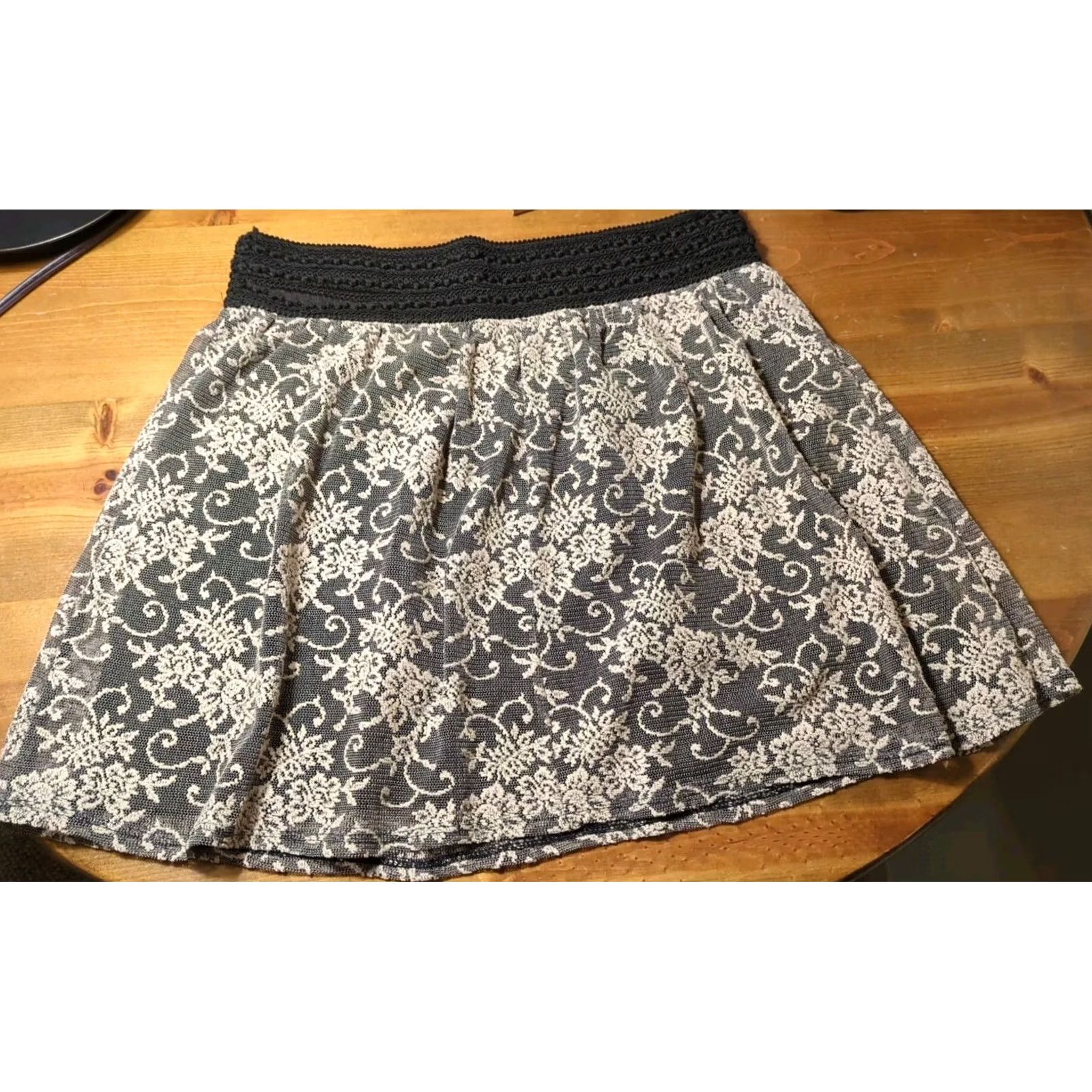 Vintage Joe B Circle Skirt Women's Skirt L Knee Length Black Polyester Stretch Floral Size 36" / US 14 / IT 50 - 5 Thumbnail