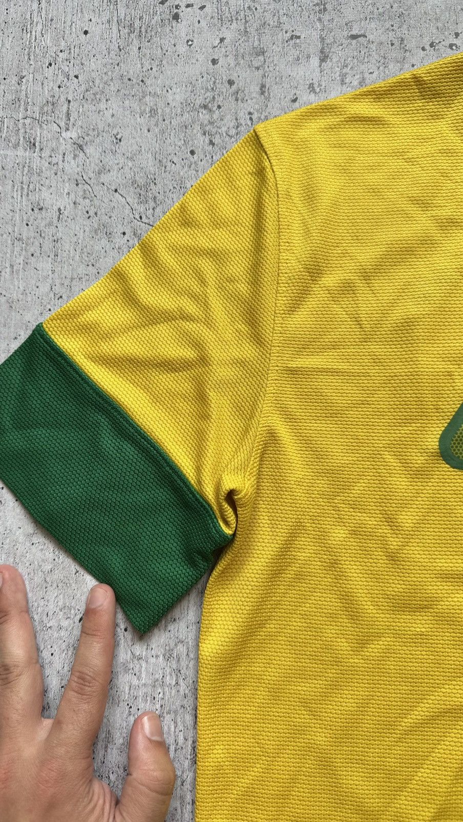Nike 2012 Nike Brazil Ronaldinho #10 Vintage Soccer Jersey Size US S / EU 44-46 / 1 - 20 Thumbnail