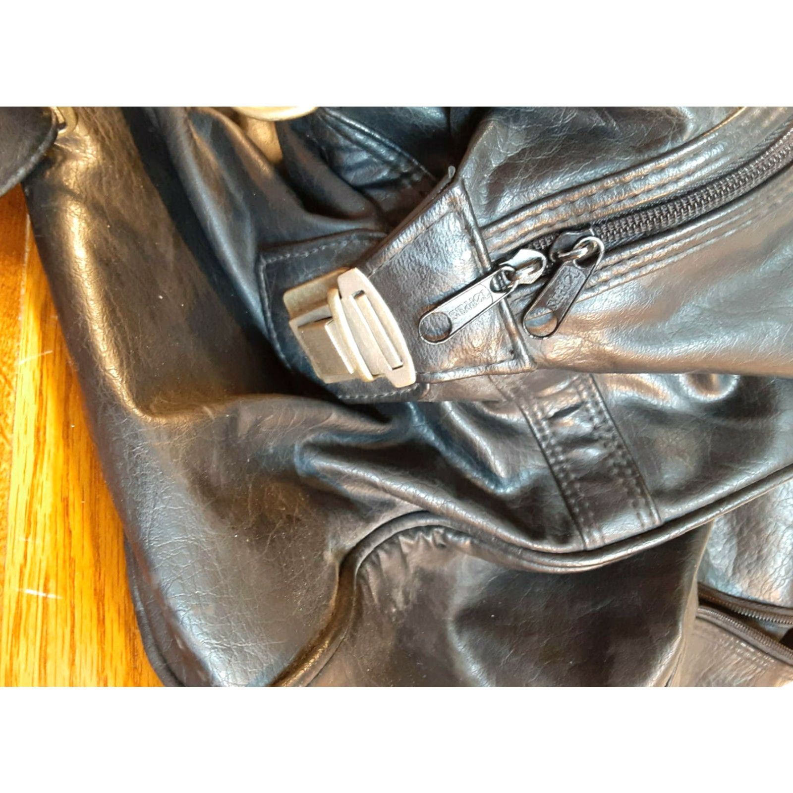 Vintage VINTAGE San Antonio Spurs Basketball Center Faux Leather Travel-Duffel Bag Size ONE SIZE - 3 Thumbnail
