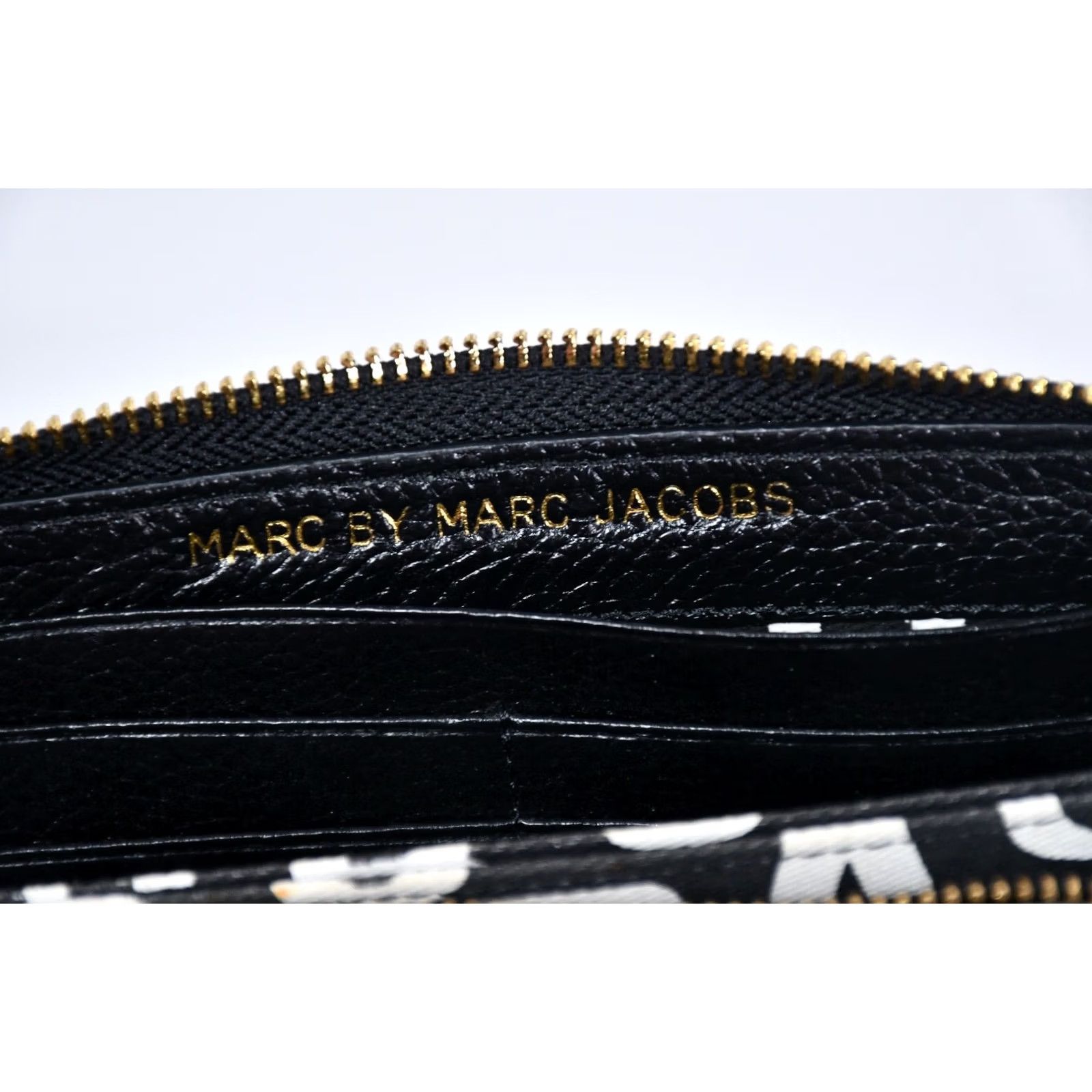 Marc by Marc Jacobs Marc by Marc Jacobs Wallet Leather Black Zip Around Women Size ONE SIZE - 5 Thumbnail