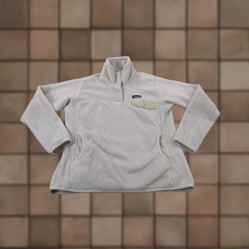 Patagonia Patagonia Sweater Womens L White Jacket Snap Fleece Fuzzy Outdoors Camping Size L / US 10 / IT 46 - 1 Thumbnail