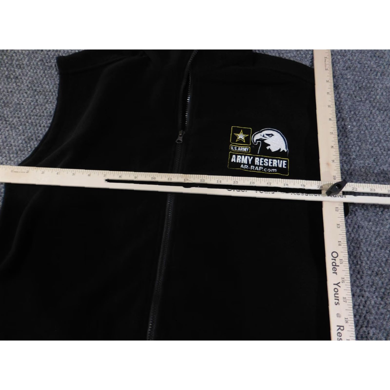 Vintage U.S. Army Reserve Vest Mens Medium Black Fleece Full Zip Embroidered Logo AR-RAP Size US M / EU 48-50 / 2 - 6 Thumbnail