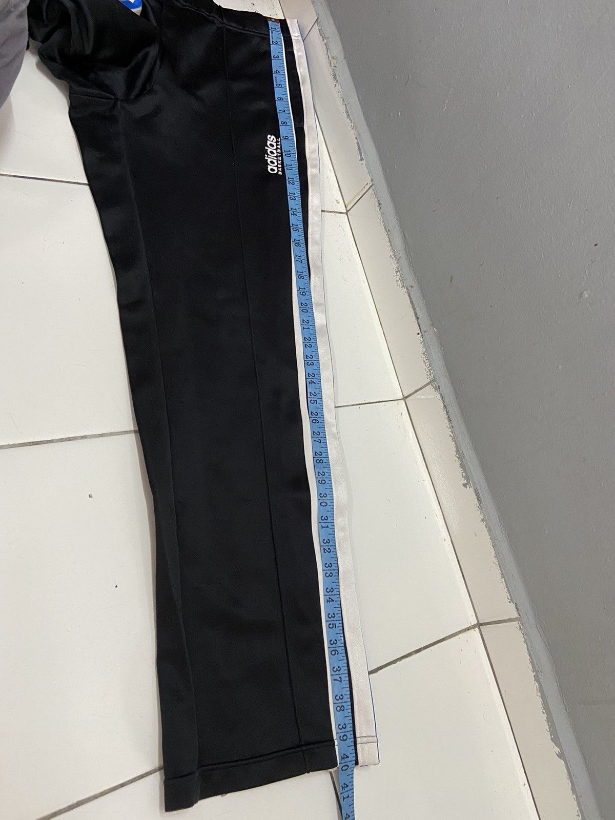 Adidas VINTAGE ADIDAS BASKETBALL ZIPPER TRACK PANTS Size US 36 / EU 52 - 16 Thumbnail
