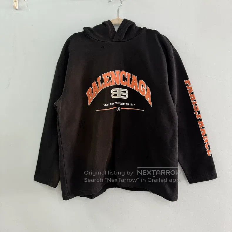 Balenciaga Balenciaga Black Hooded Sweatshirt Size US S / EU 44-46 / 1 - 1 Thumbnail
