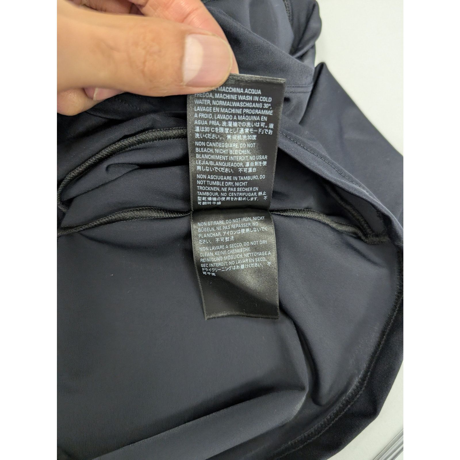 Balenciaga o1rshd1 Top Short Sleeve Fitted Top T-Shirt in Black Size US L / EU 52-54 / 3 - 14 Thumbnail