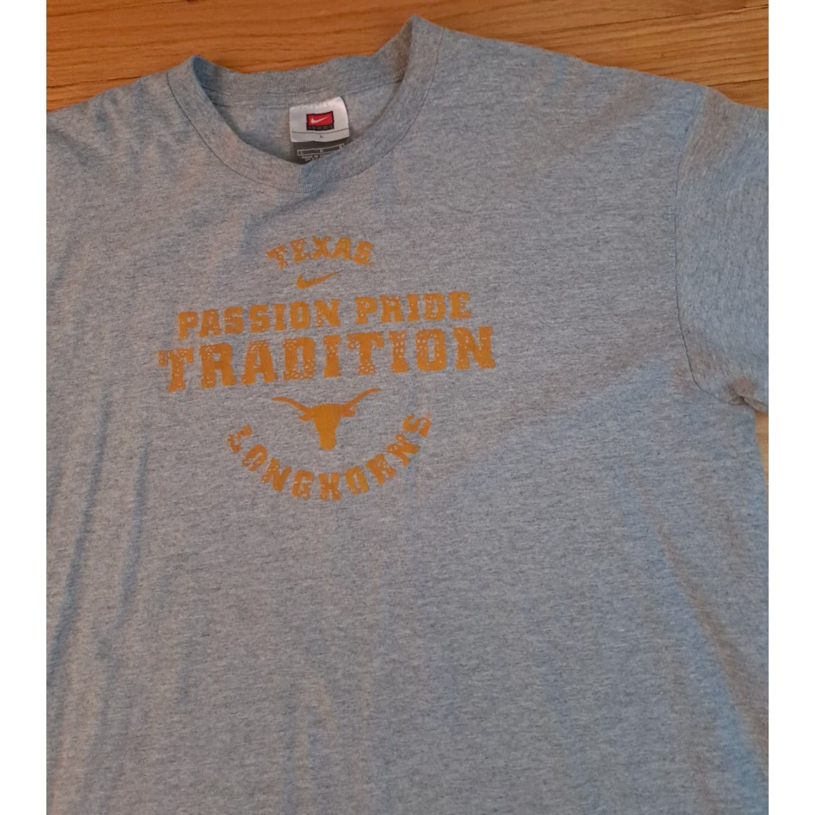 Nike VINTAGE Nike Texas Tradition Pride Longhorns T-Shirt Basketball Grey 90s L Adult Unisex Short Sleeve Shirt Mens Womens Size US L / EU 52-54 / 3 - 2 Thumbnail
