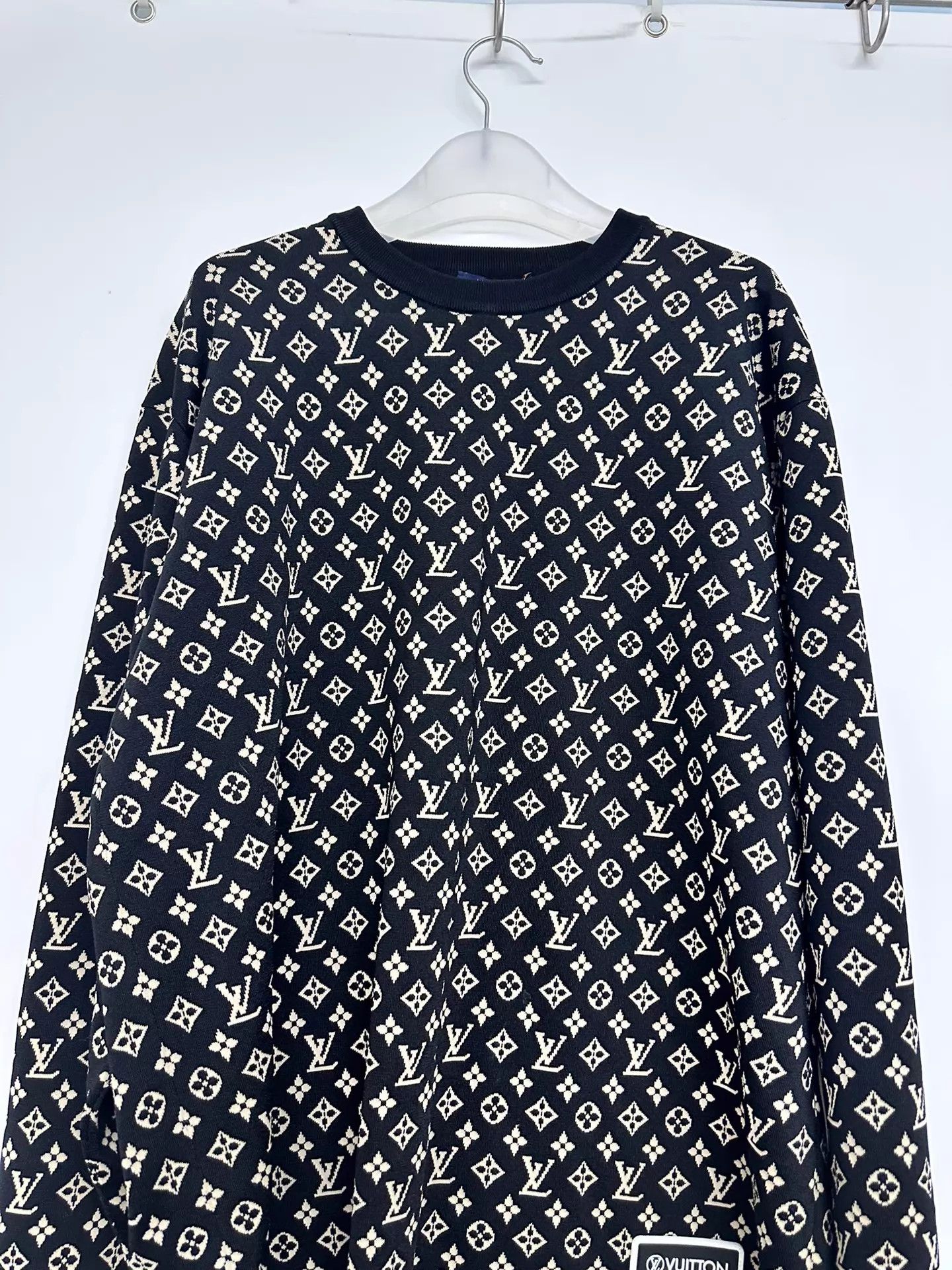 Louis Vuitton Louis Vuitton All Over Print Sweater L Size US L / EU 52-54 / 3 - 7 Thumbnail