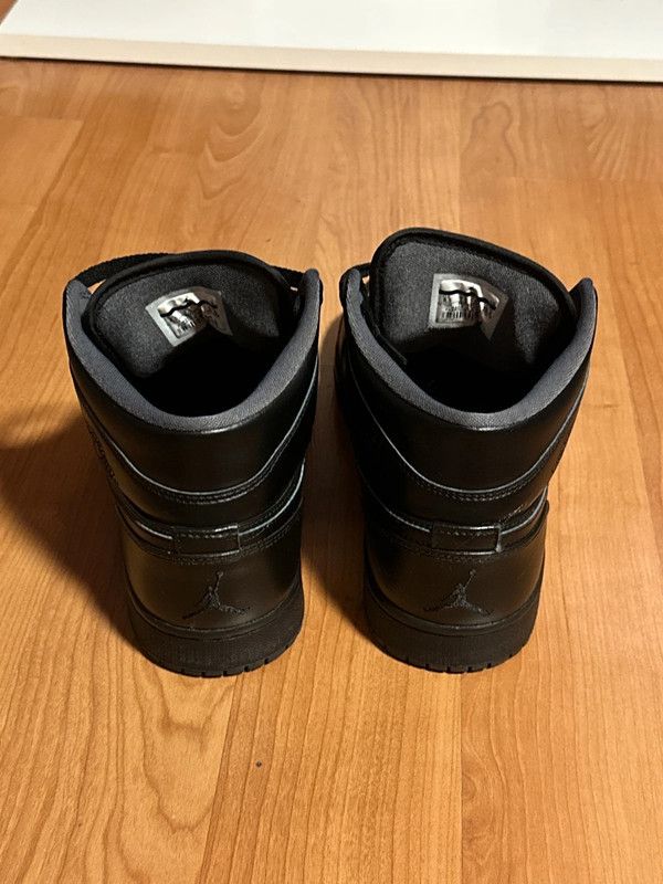 Jordan Brand Nike Air Jordan 1 Mid triple black Size US 8 / EU 41 - 4 Thumbnail