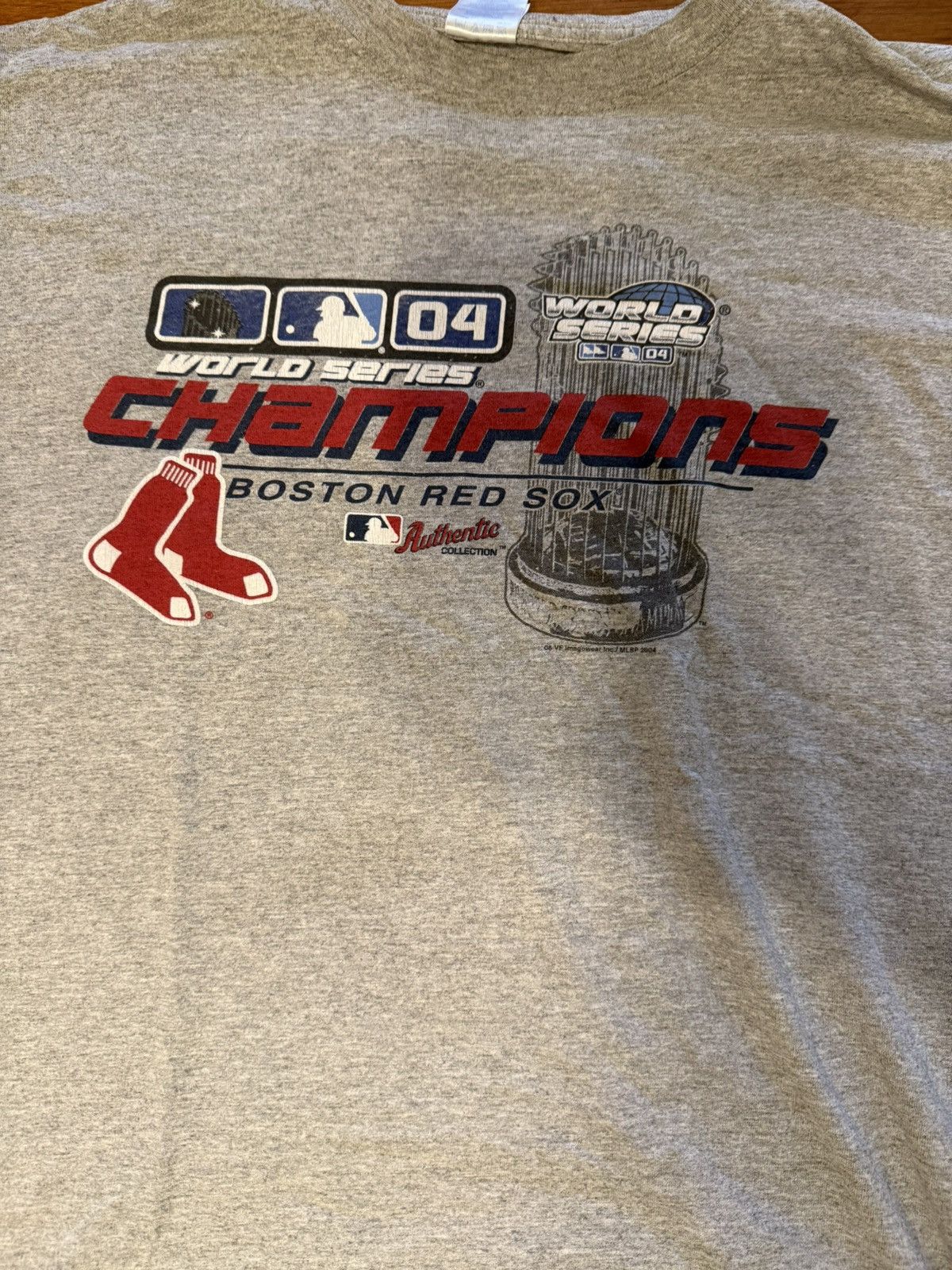 Gildan × MLB × Vintage Boston Red Sox 2004 World Series Champions Tee Size US L / EU 52-54 / 3 - 2 Thumbnail