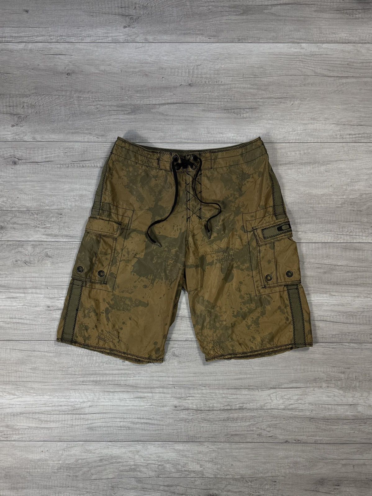 Oakley Oakley Vintage 90s Outdoor Military Nylon Shorts Y2K Size US 34 / EU 50 - 1 Thumbnail