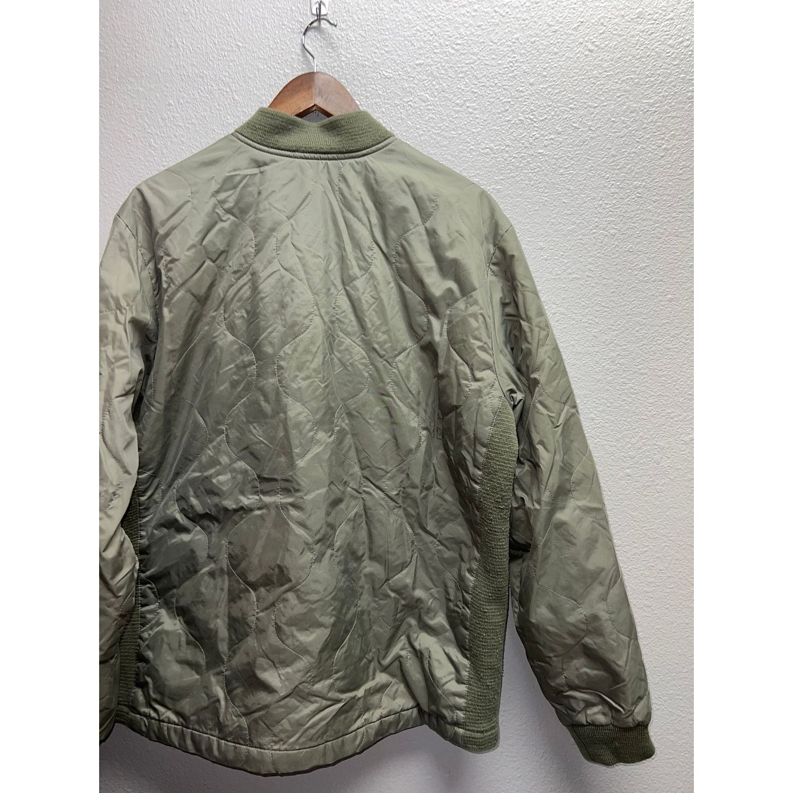 Vintage Vintage Quiksilver Bomber Jacket Quilted Green Full Zip L Size US L / EU 52-54 / 3 - 10 Thumbnail