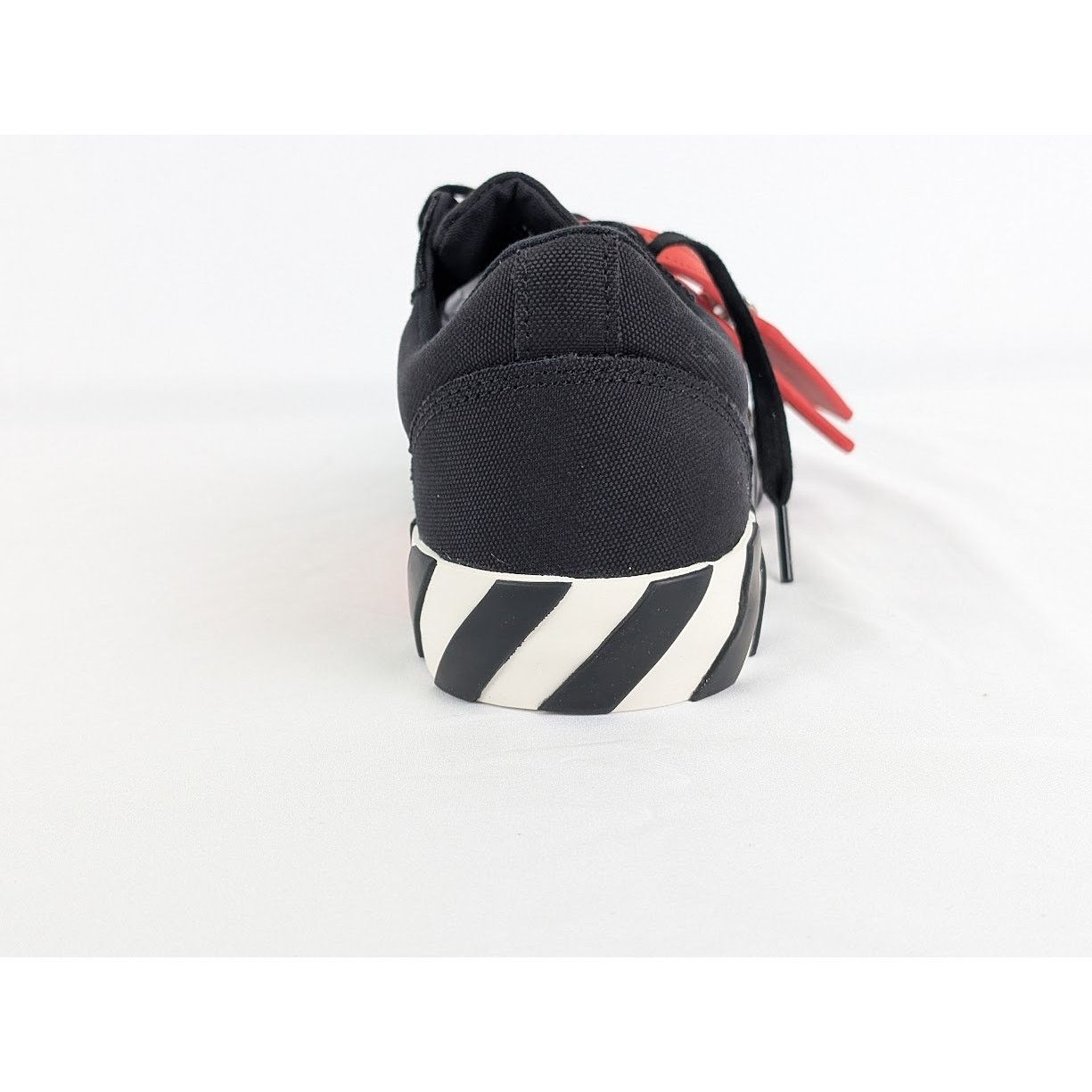 Off-White o1rshd1 Low Vulcanized Canvas Sneakers in White / Black Size US 5.5 / EU 38 - 4 Thumbnail