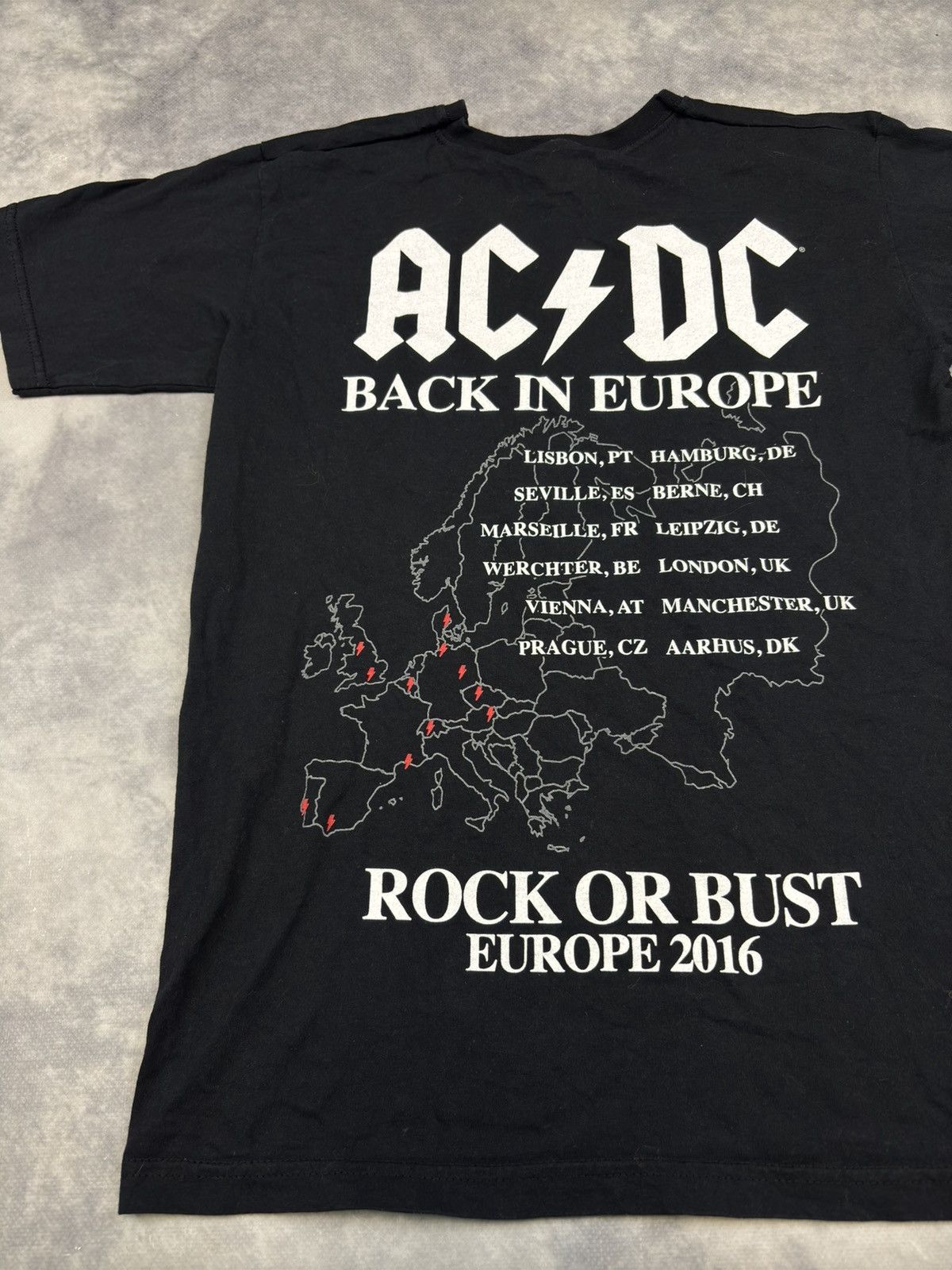 AC/DC × Band Tees AC/DC 2016 back in Europe rock or bust vintage y2k band rock Size US S / EU 44-46 / 1 - 4 Thumbnail