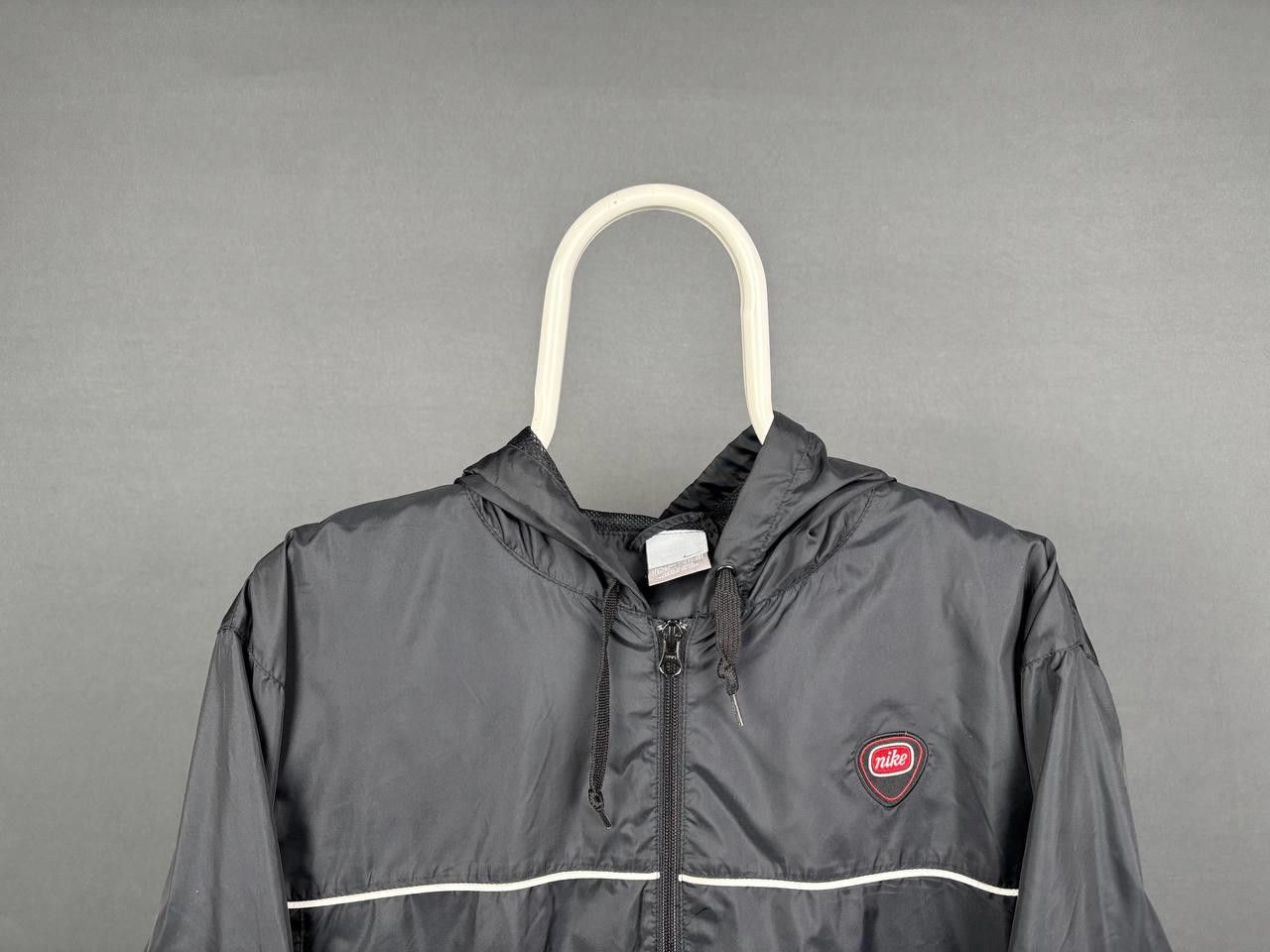 Nike Nike Windbreaker Size L Black Vintage Size US L / EU 52-54 / 3 - 2 Thumbnail