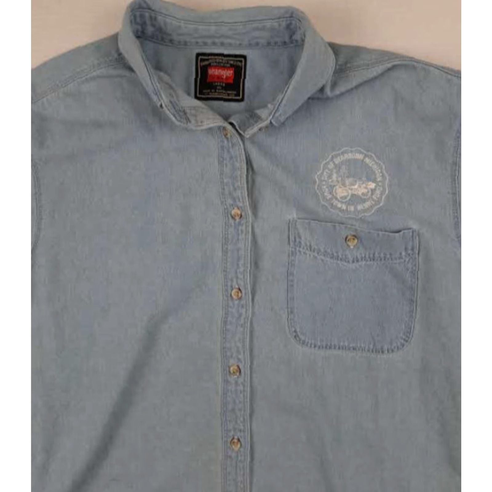 Wrangler VINTAGE Wrangler Shirt XL Ladies Blue Short Sleeve Collared Button-Up Jeans Heritage Henrey Ford Hometown Dearborn Michigan Size XL / US 12-14 / IT 48-50 - 4 Thumbnail