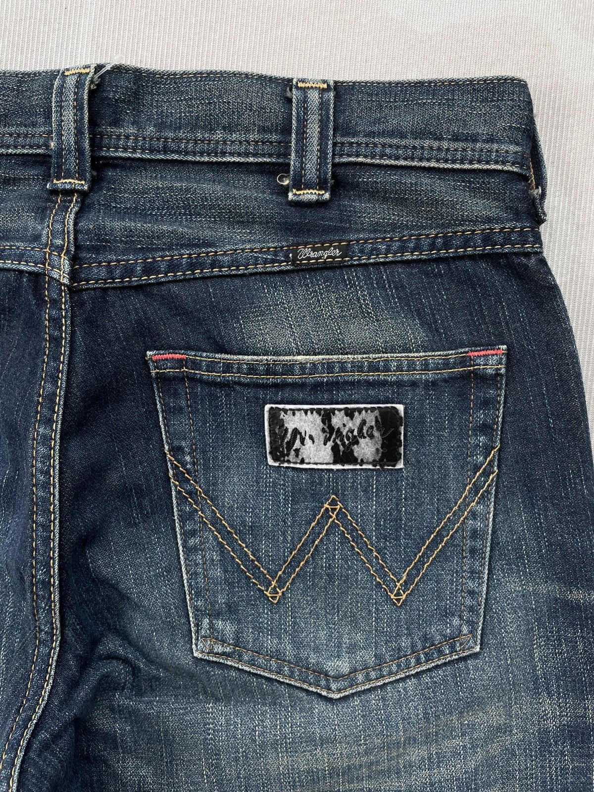 Wrangler Wrangler Straight Jeans (LG113) Size US 30 / EU 46 - 7 Thumbnail
