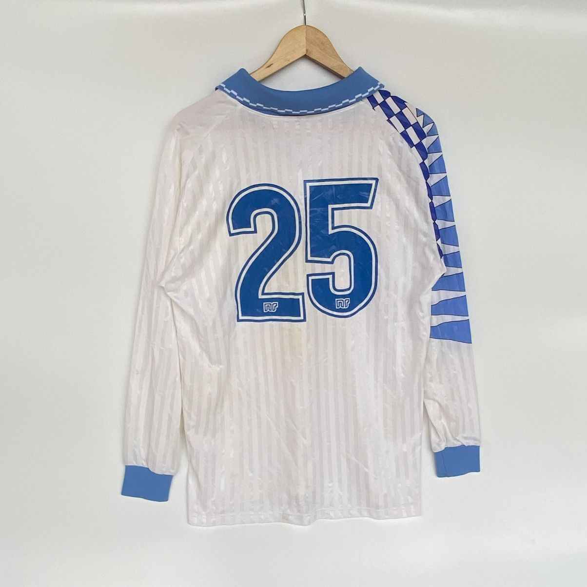 Other Vintage Norway Long Sleeve White/Blue Shirt Football Size L Size US L / EU 52-54 / 3 - 7 Thumbnail