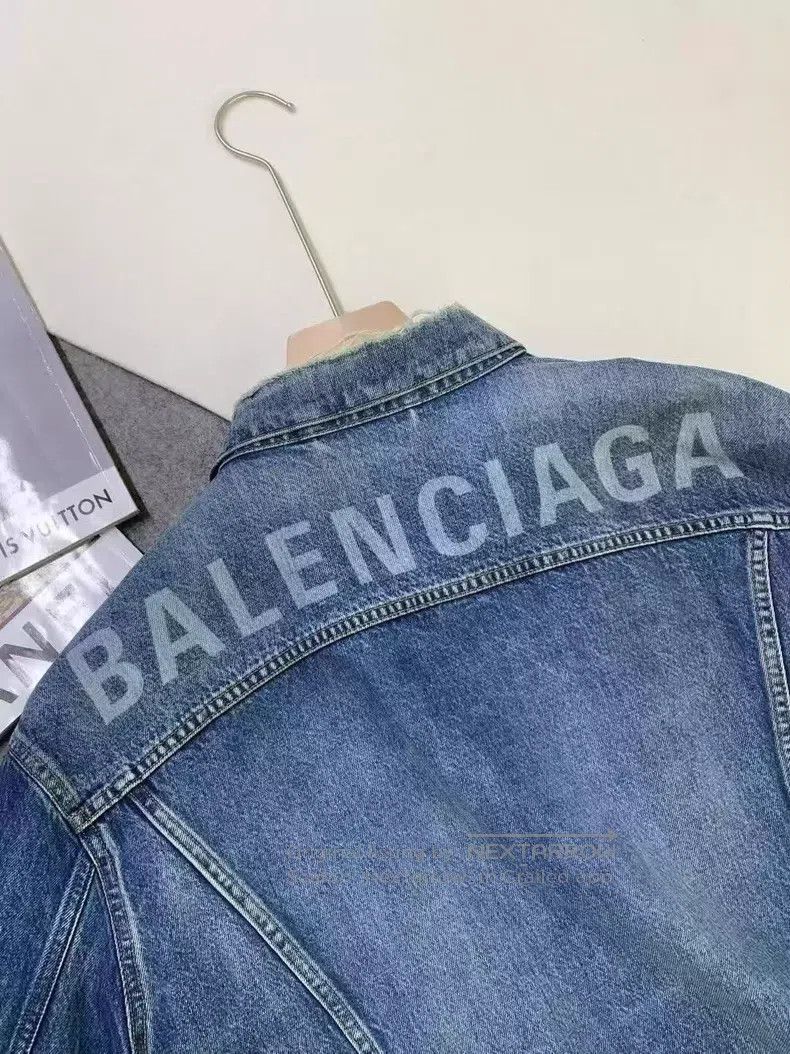 Balenciaga Balenciaga Back logo denim jacket Size US S / EU 44-46 / 1 - 3 Thumbnail