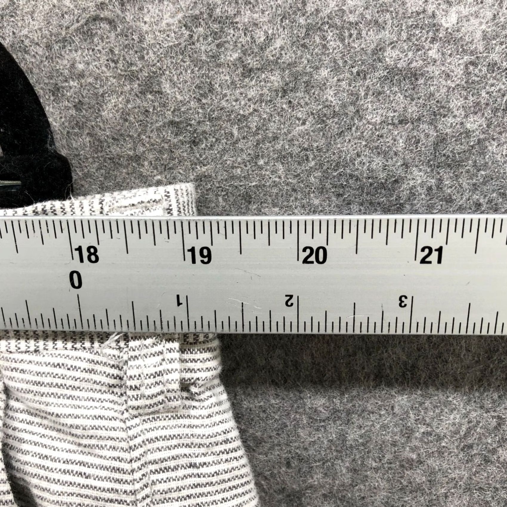 J.Crew J. Crew 9'' Gramercy Linen Cotton Shorts Mens 38 Gray White Stripes Chino Size US 38 / EU 54 - 3 Thumbnail