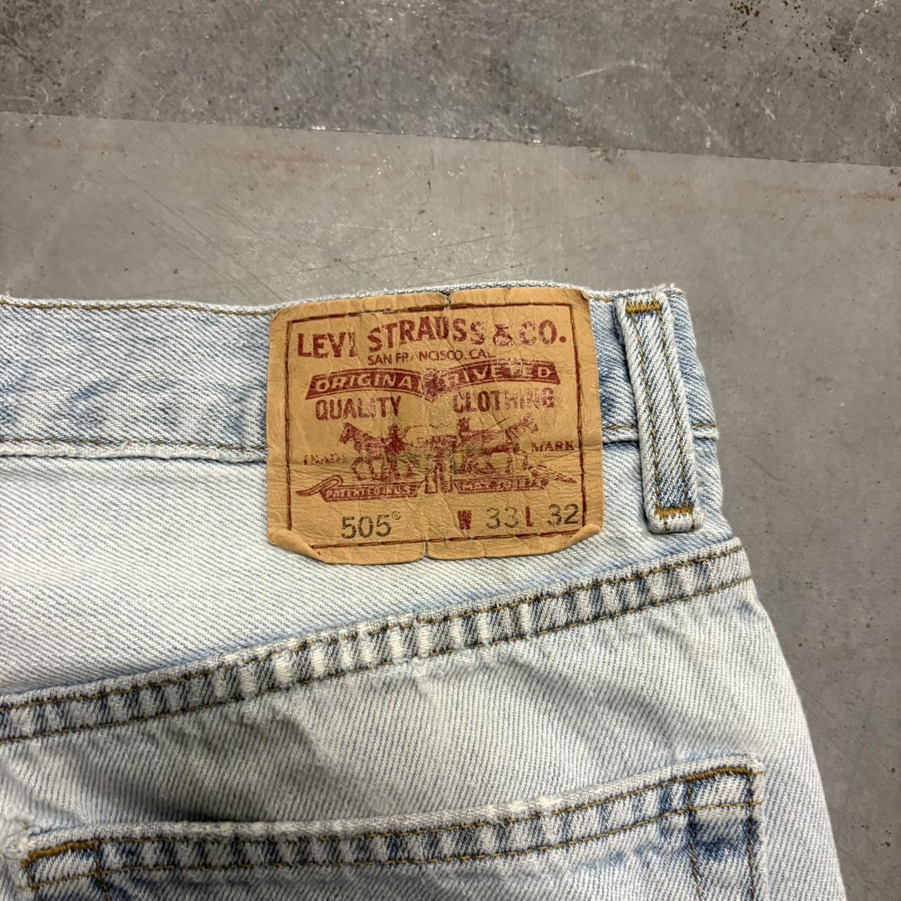 Levi's × Vintage Crazy Vintage Y2K/2000s Levis Straight Fit Light Blue Wash Denim Jeans! Size US 33 - 6 Thumbnail