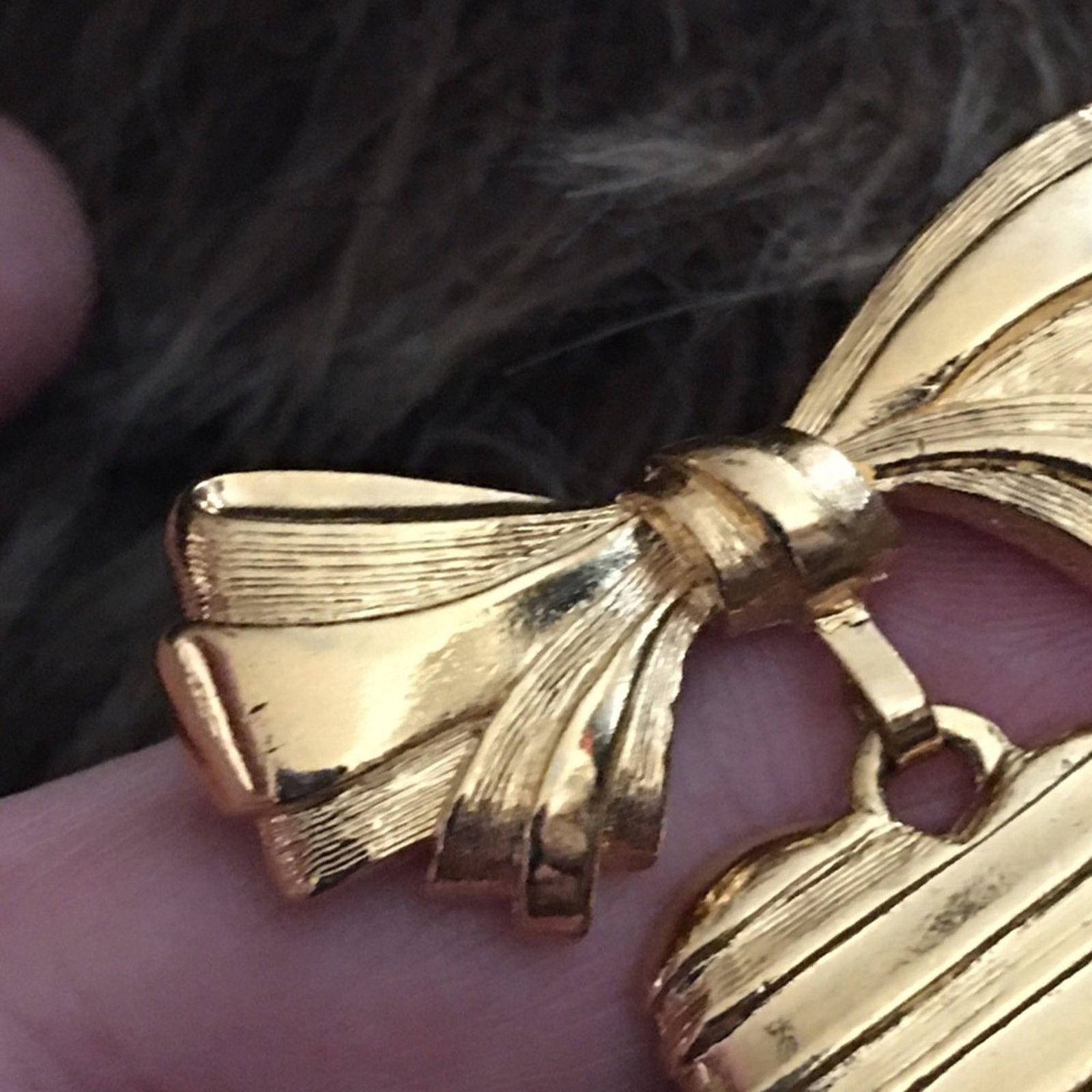 Vintage Vintage 80s Avon gold tone heart bow brooch pin Size ONE SIZE - 3 Thumbnail