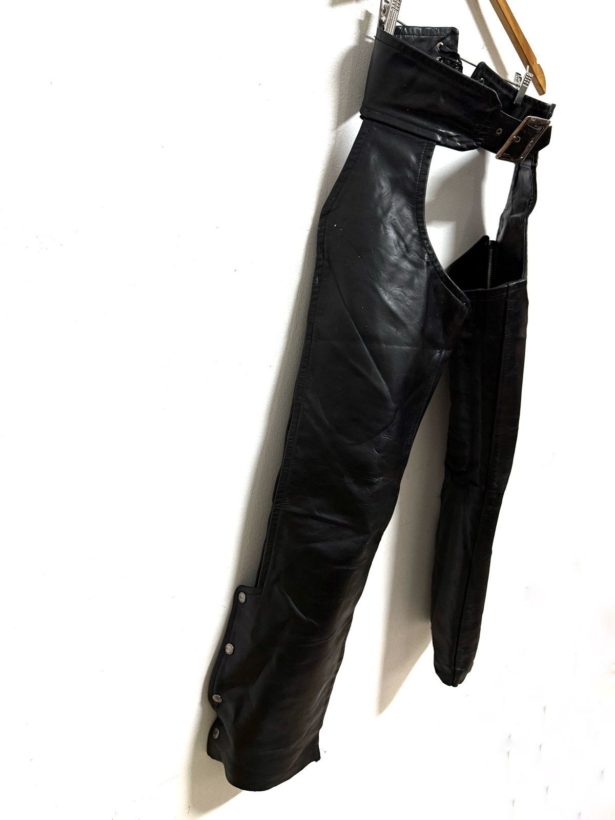 Chaps × Genuine Leather × Indian Motorcycle Indian Motorcycle Traditional Leather Chaps Size US 30 / EU 46 - 5 Thumbnail